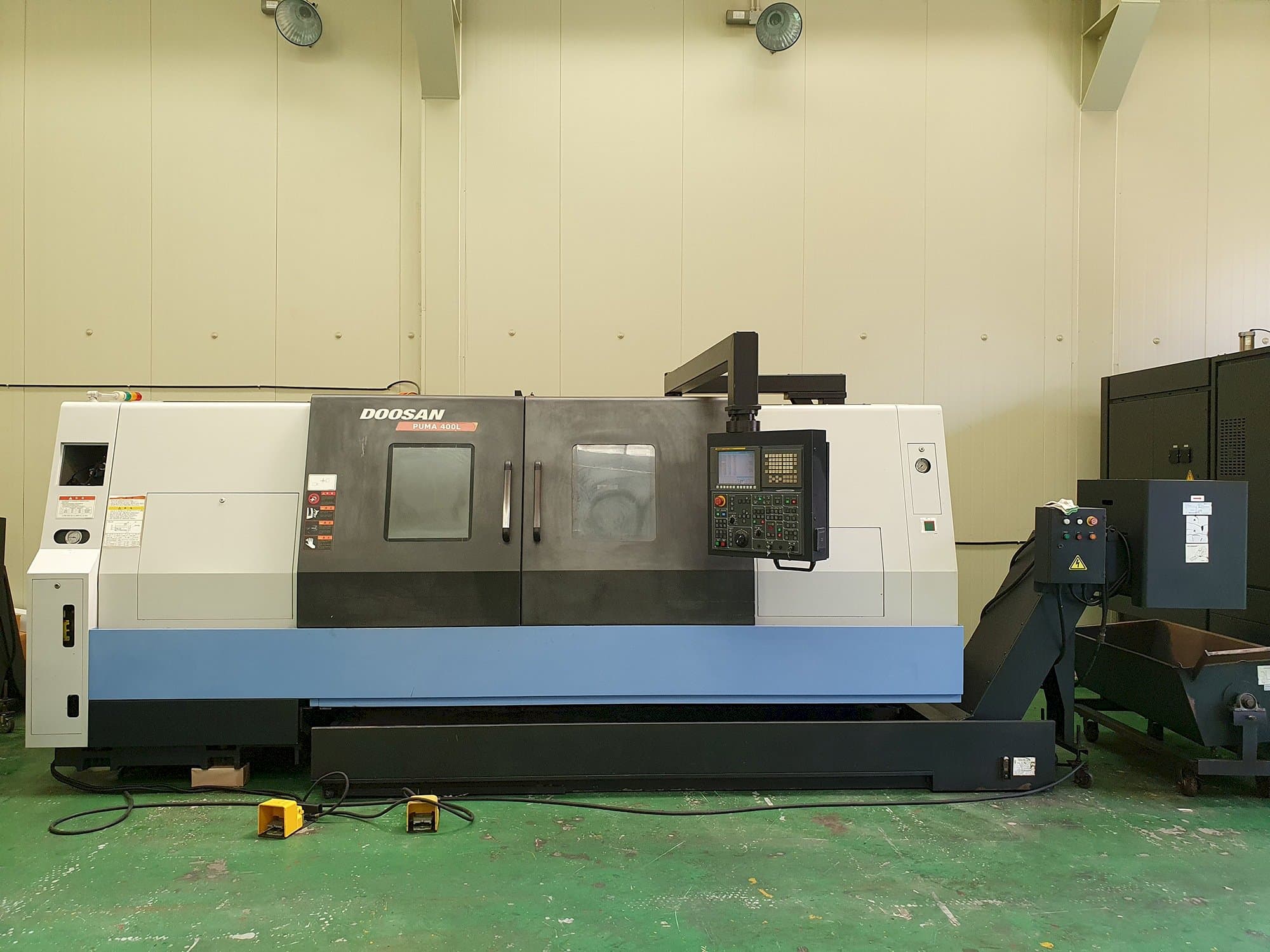 Makine  Doosan PUMA 400LB - Önden görünüm