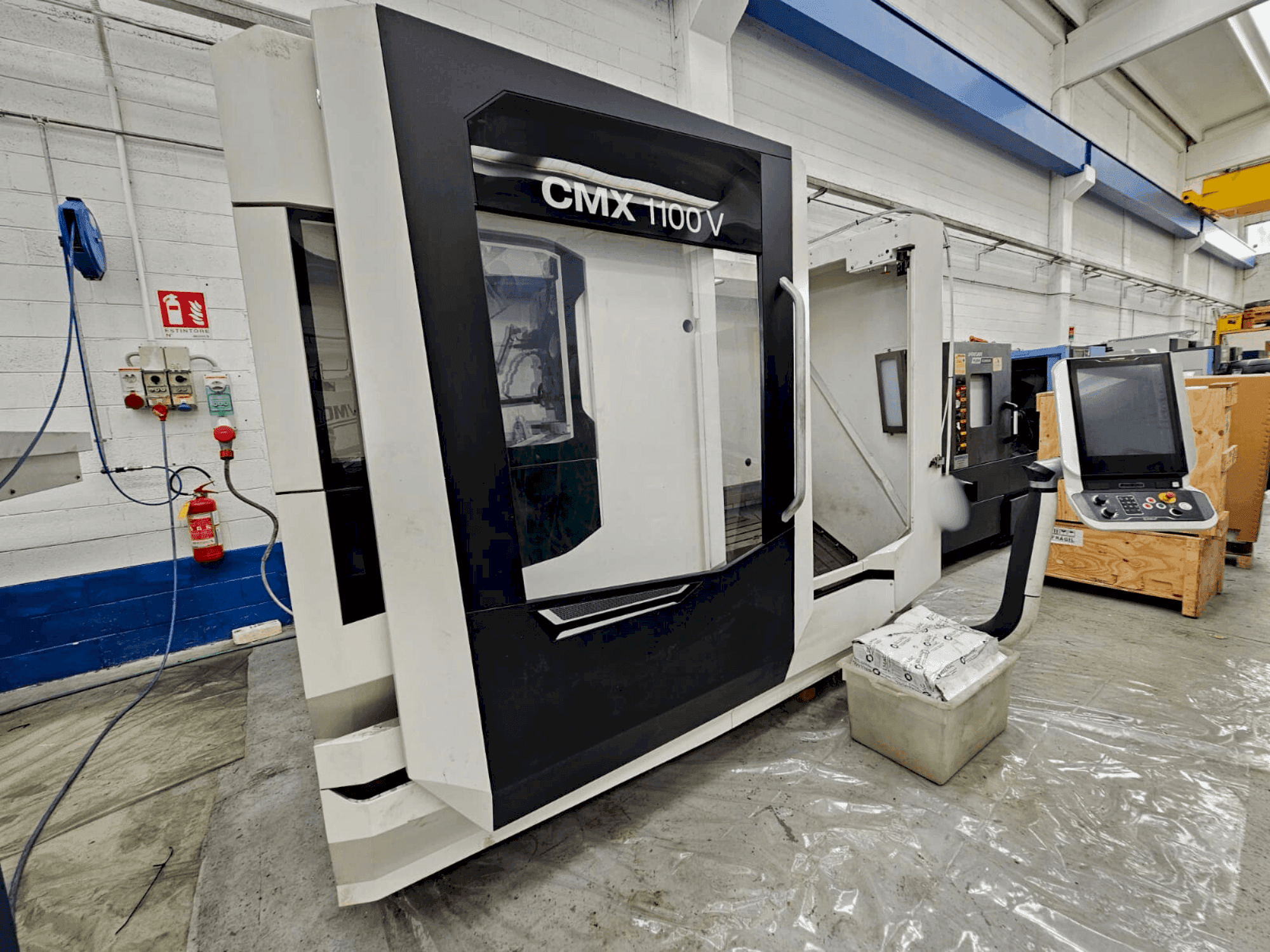 Makine  DMG MORI CMX 1100V - Önden görünüm