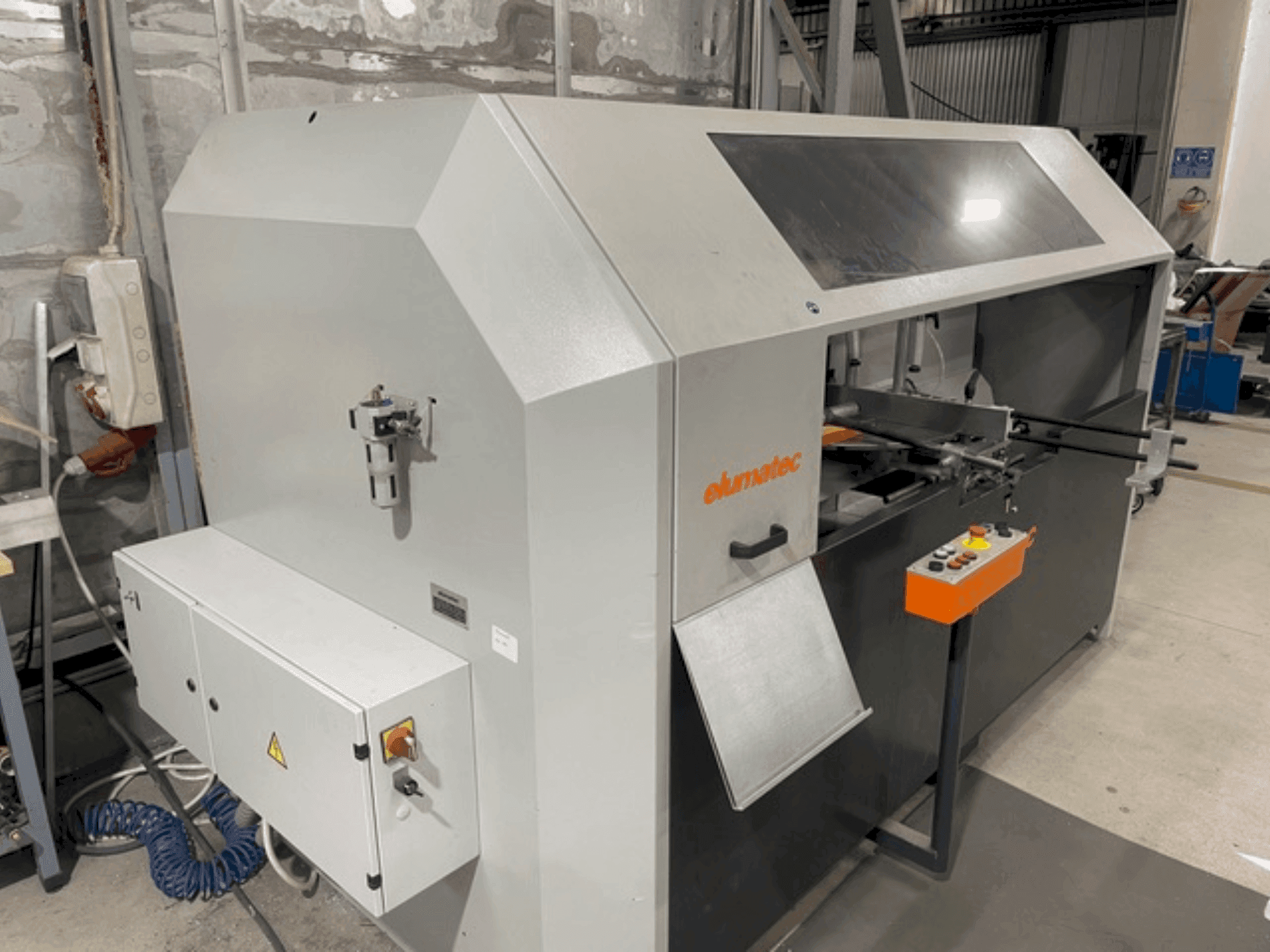 Makine  Elumatec AKS134/64 - Önden görünüm