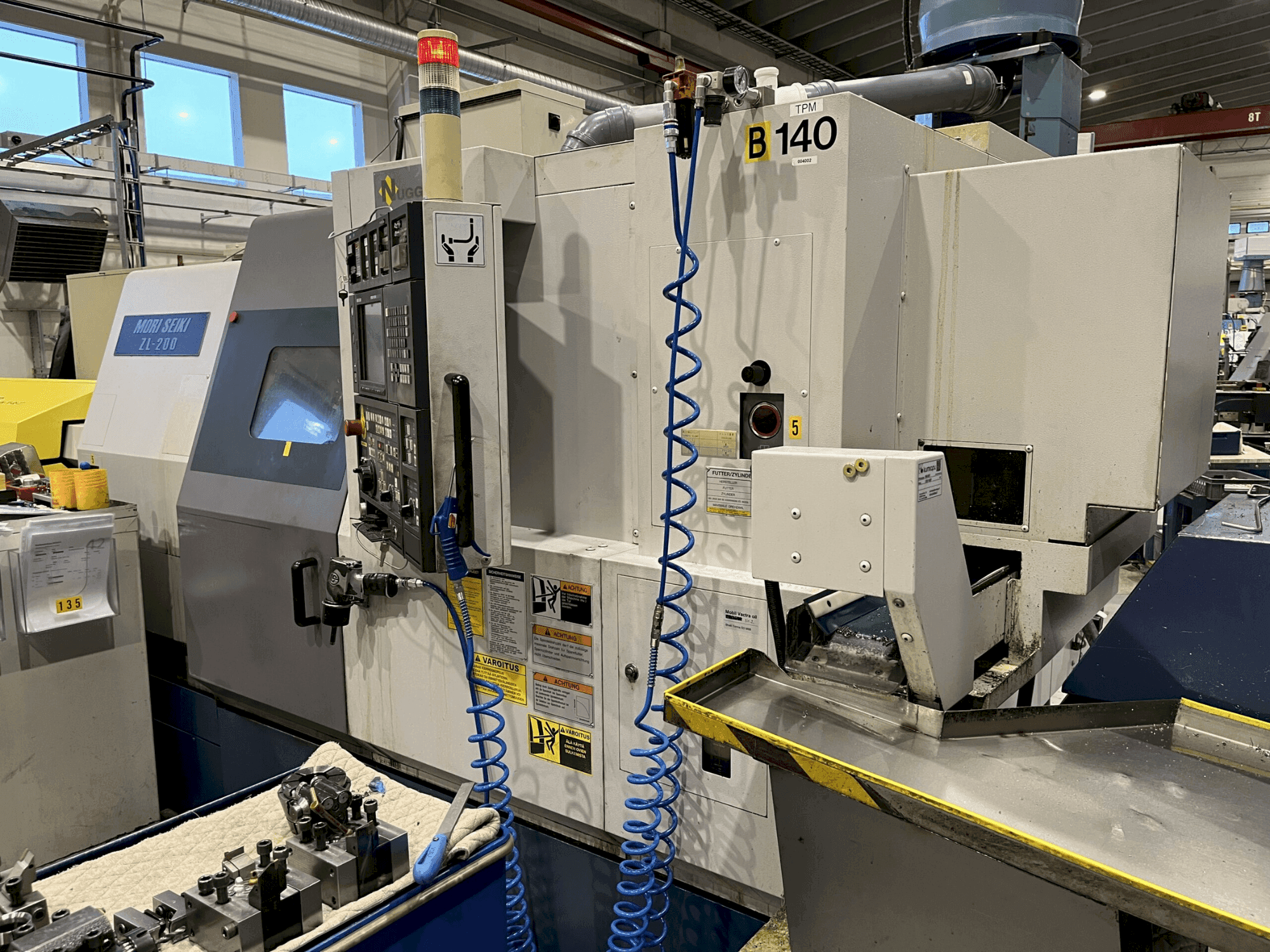 Makine  MORI SEIKI ZL-200 SMC - Önden görünüm