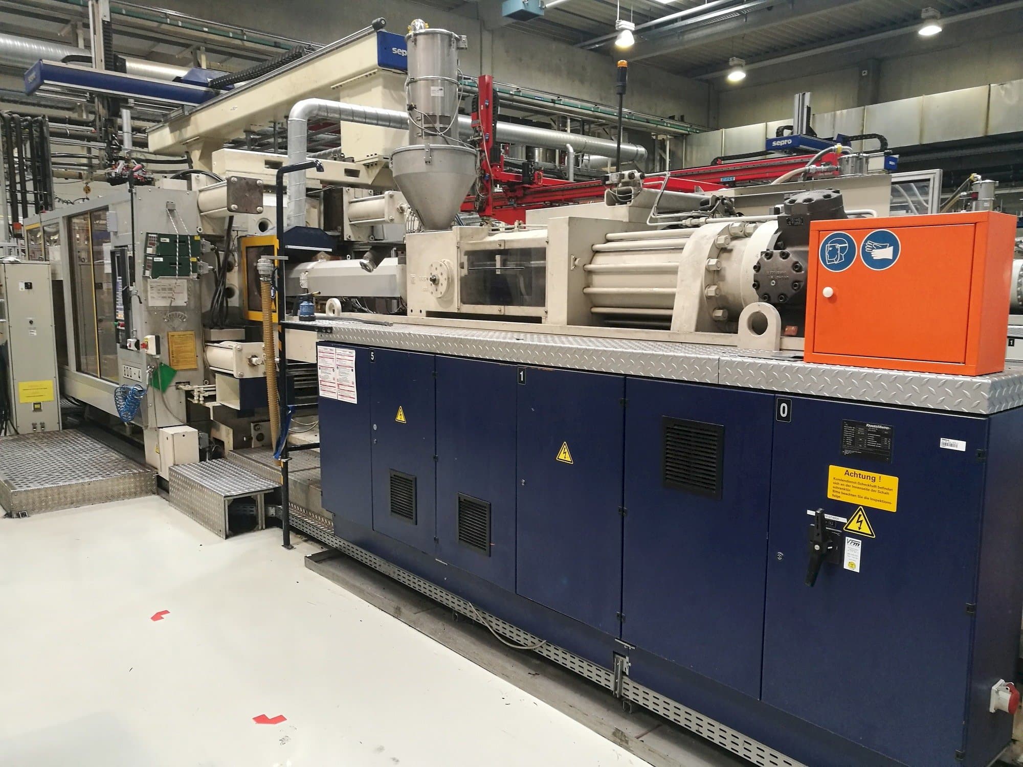Makine  Krauss Maffei 800-5000 MC - Önden görünüm