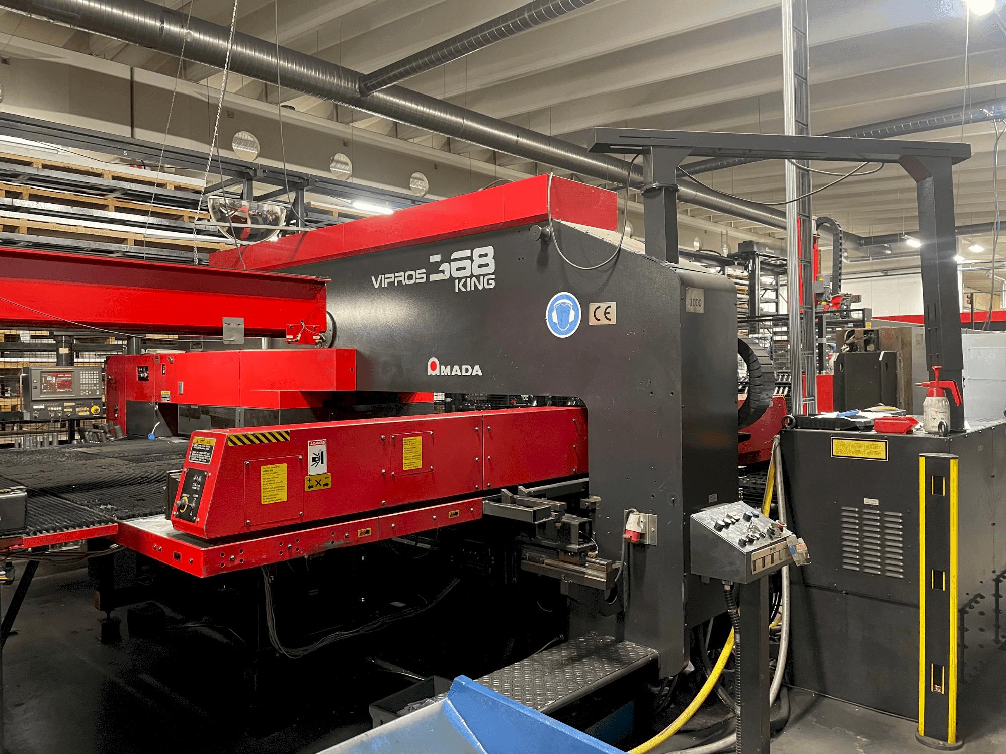 Makine  AMADA Vipros King 368 - Önden görünüm