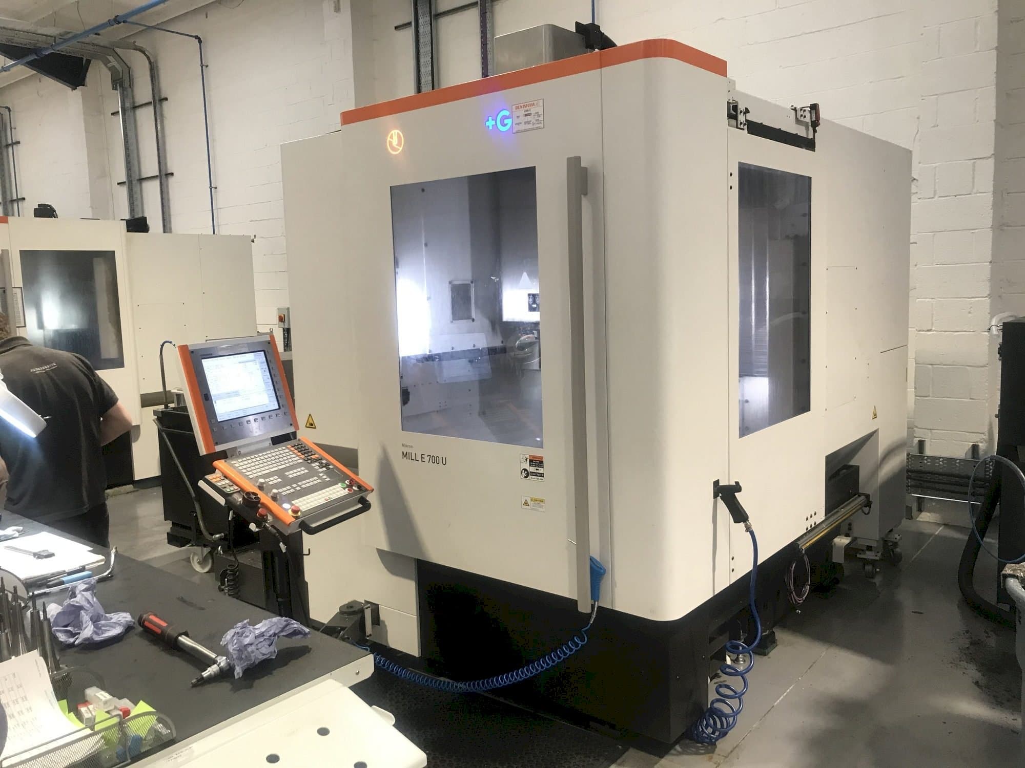 Makine  MIKRON Mill E 700 U - Önden görünüm