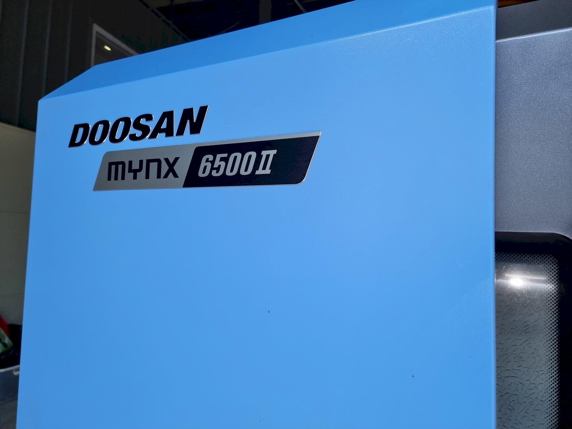 Makine  Doosan MYNX 6500Ⅱ - Önden görünüm