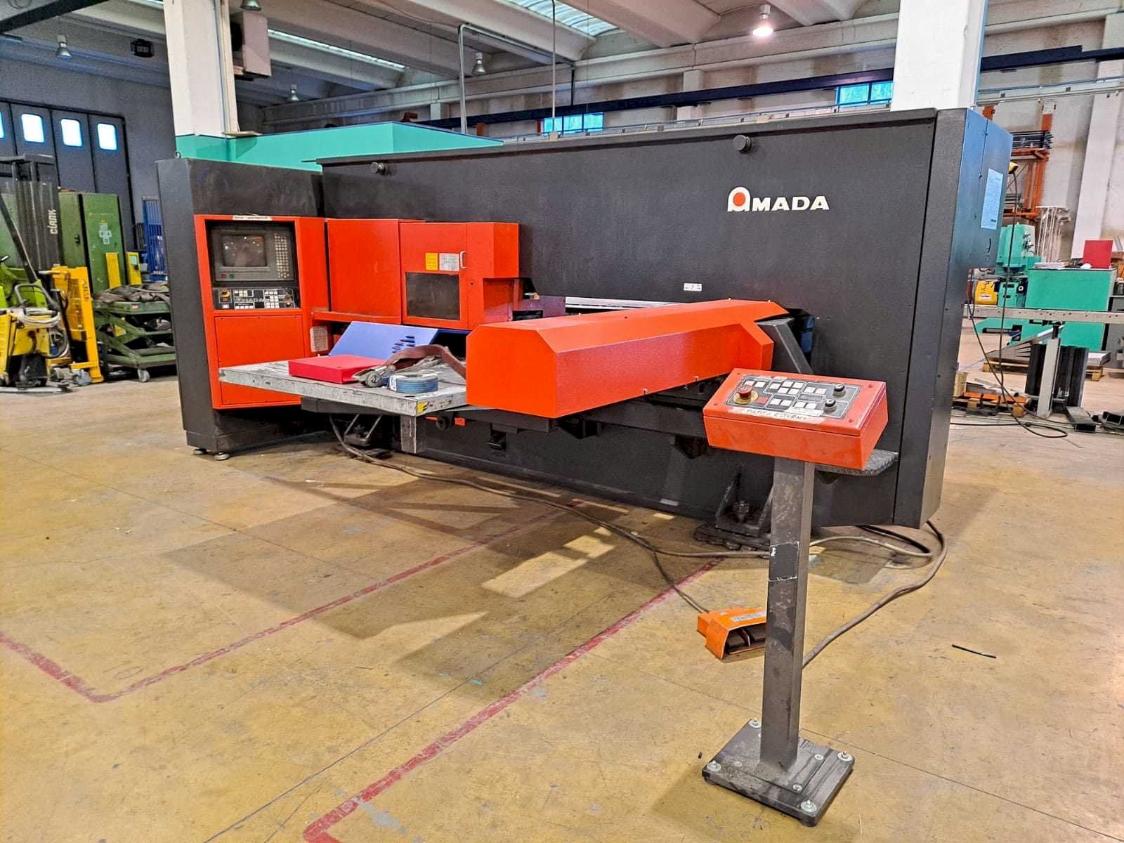 Makine  AMADA ARCADE 212 - Önden görünüm