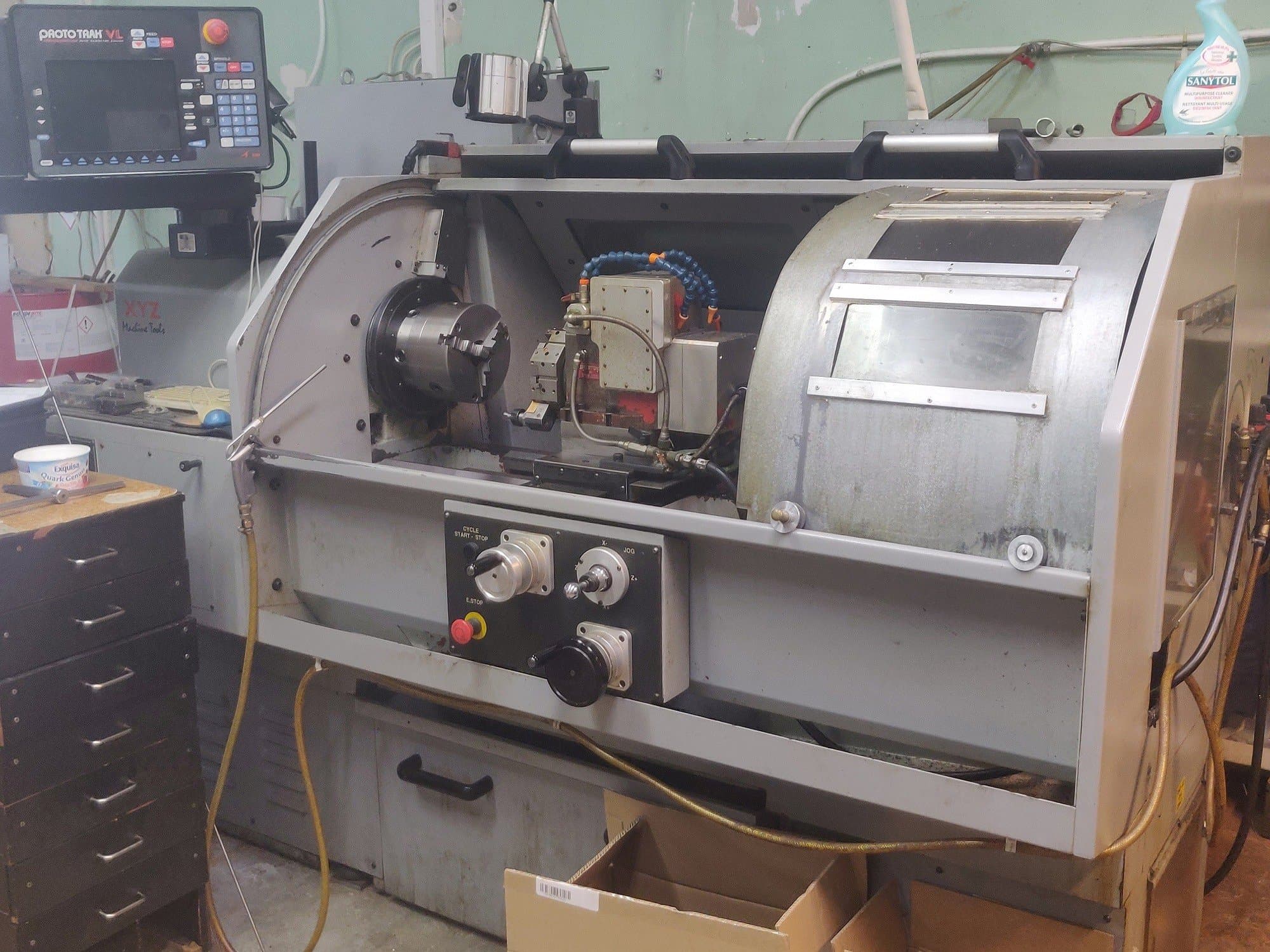 Makine  XYZ VL355 - Sol taraftaki görüntü