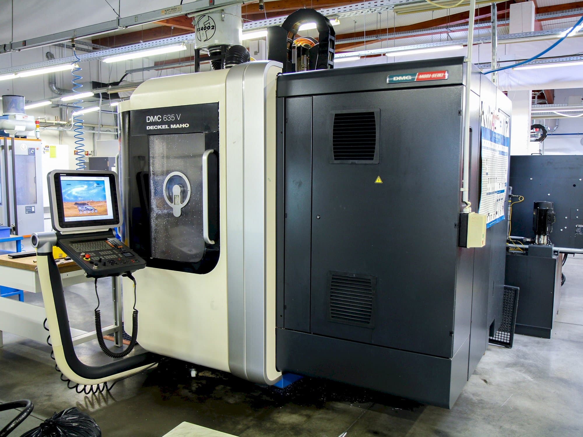 Makine  DMG MORI DMC 635V PW - Önden görünüm