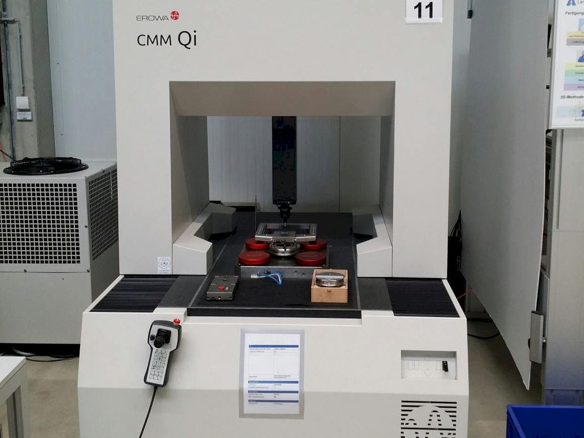 Makine  EROWA CMM Qi - Önden görünüm