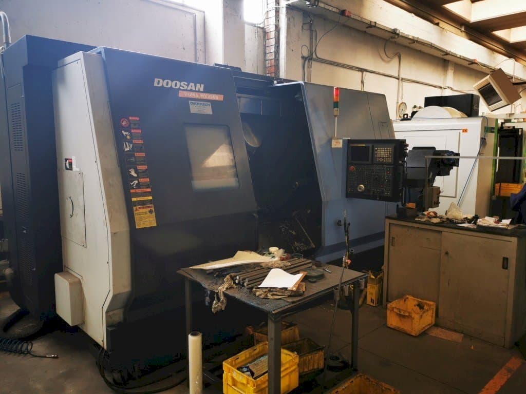 Makine  Doosan Puma MX 2500 - Önden görünüm