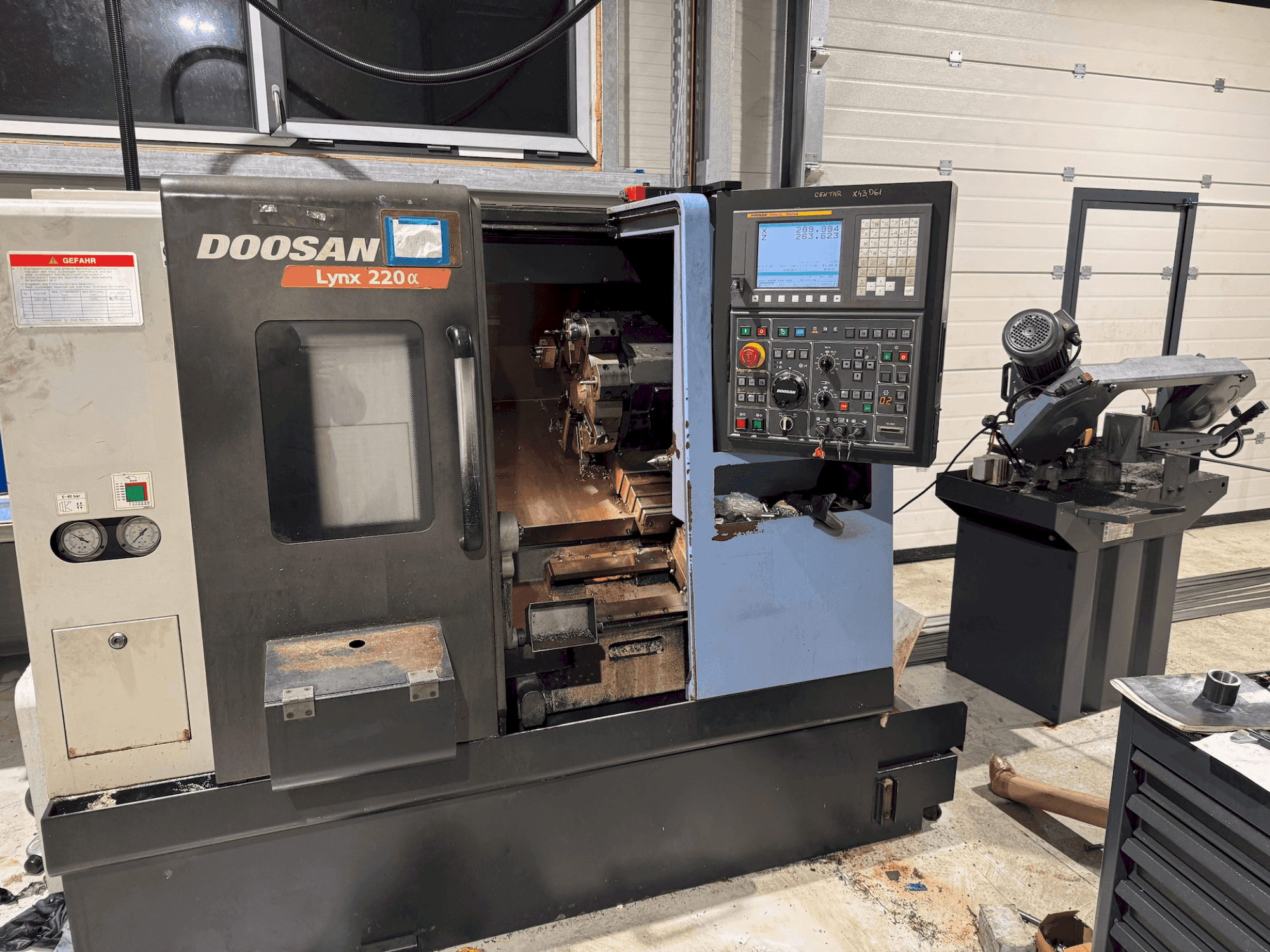 Makine  DOOSAN Lynx 220 Alpha - Önden görünüm