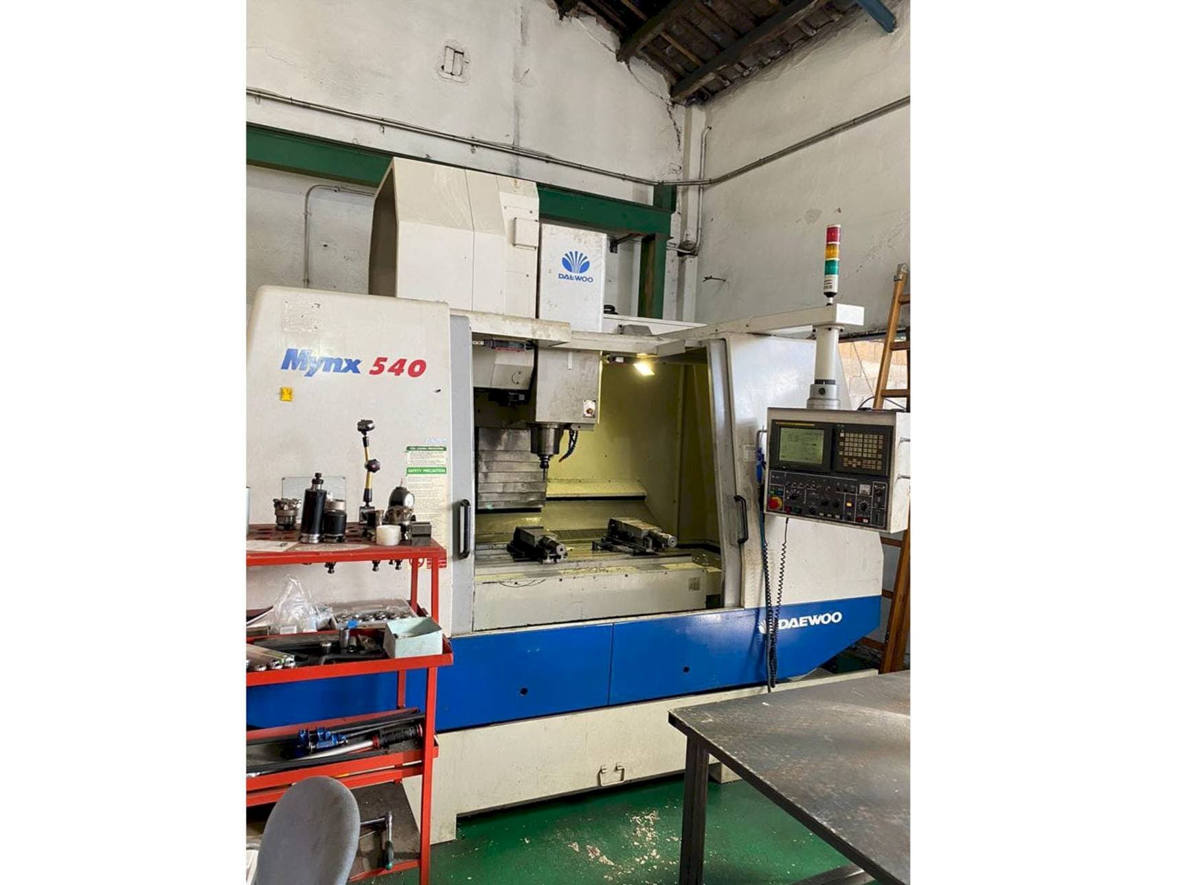 Makine  DAEWOO Mynx 540 - Önden görünüm