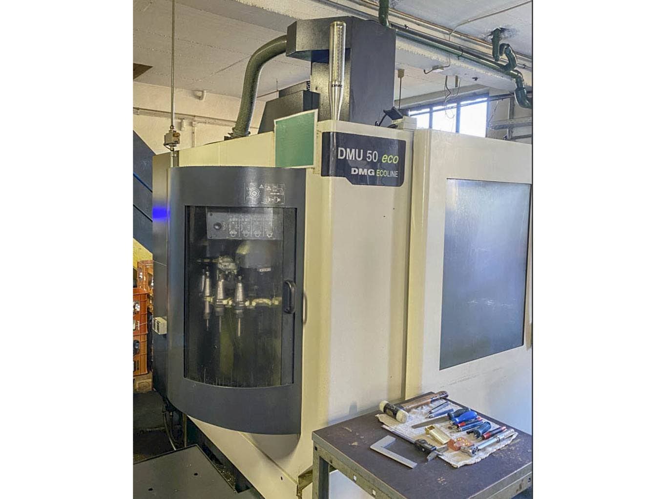 Makine  DMG MORI DMU 50 eco - Önden görünüm