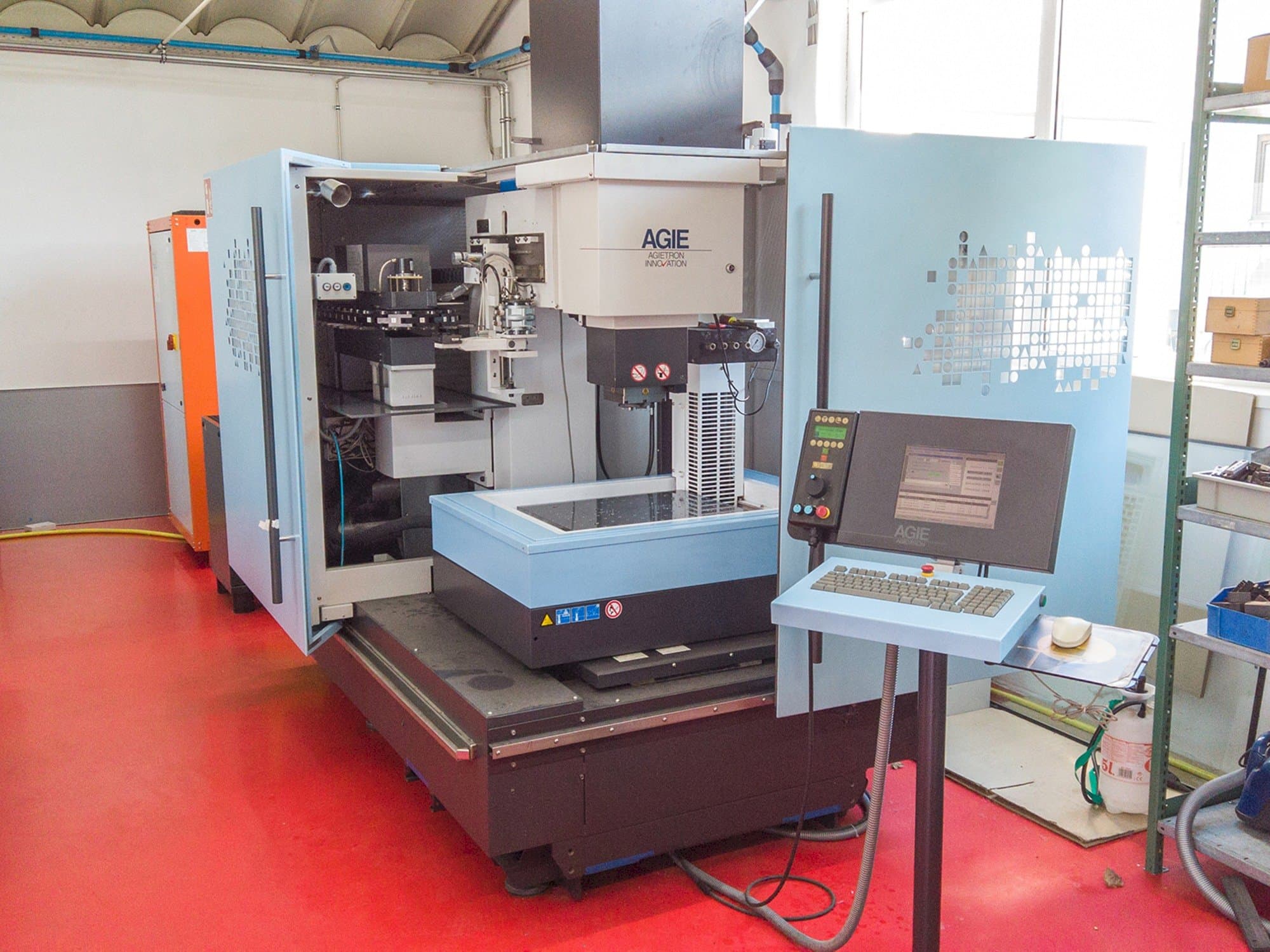 Makine  AGIE AGIETRON INNOVATION 2 - Önden görünüm