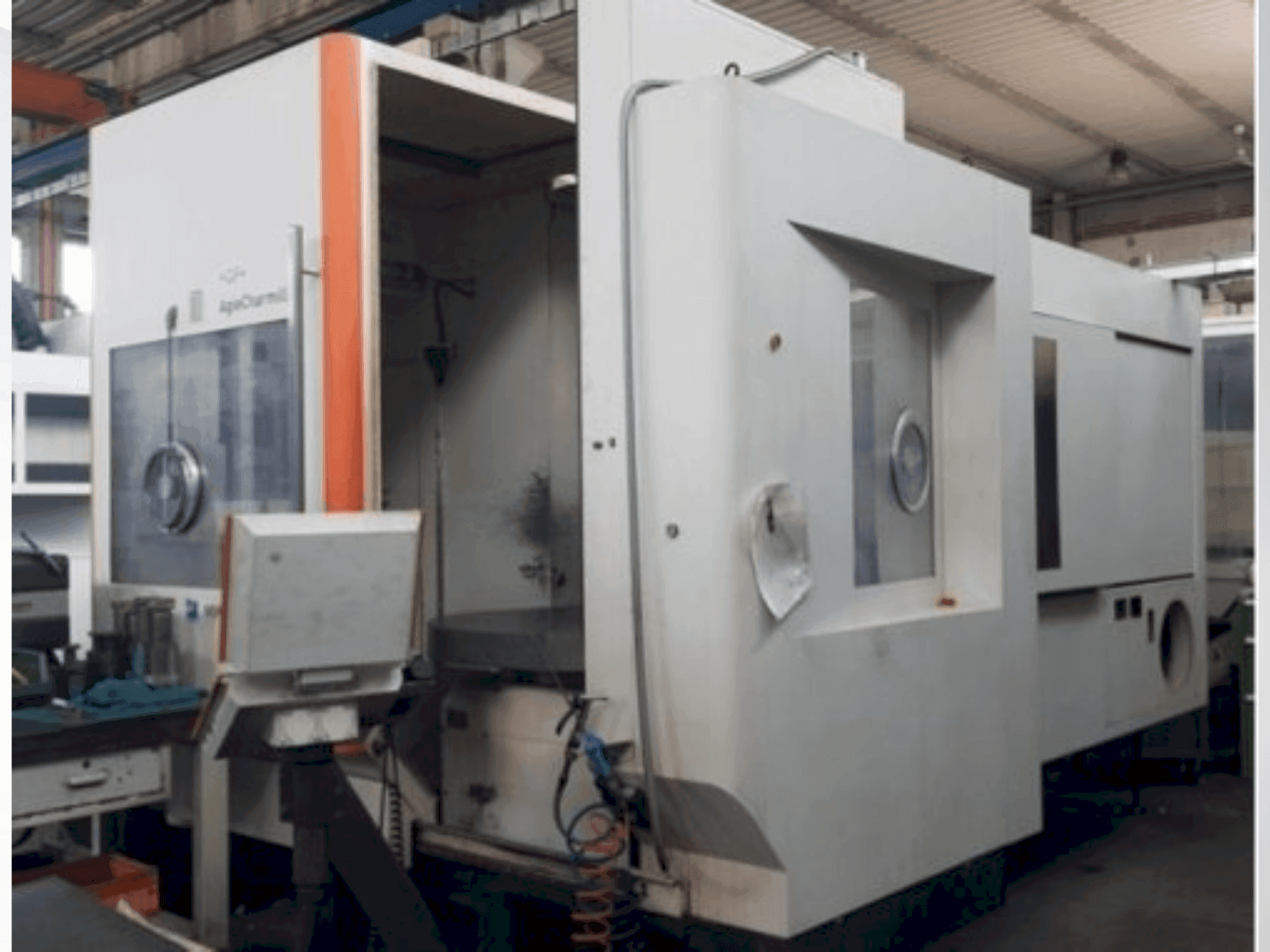 Makine  MIKRON HPM 1350U - Önden görünüm