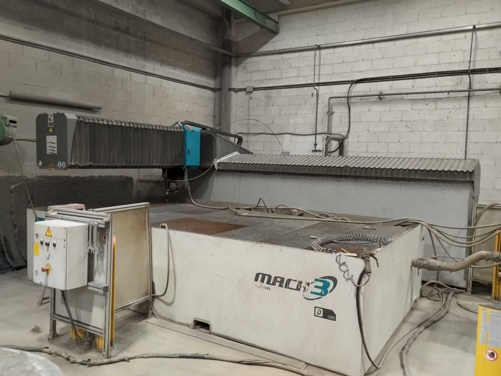 Makine  Flow Mach3 4020B - Önden görünüm