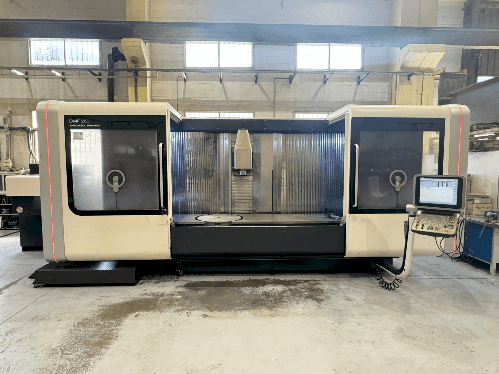 Makine  DMG MORI DMF 260/7 - Önden görünüm