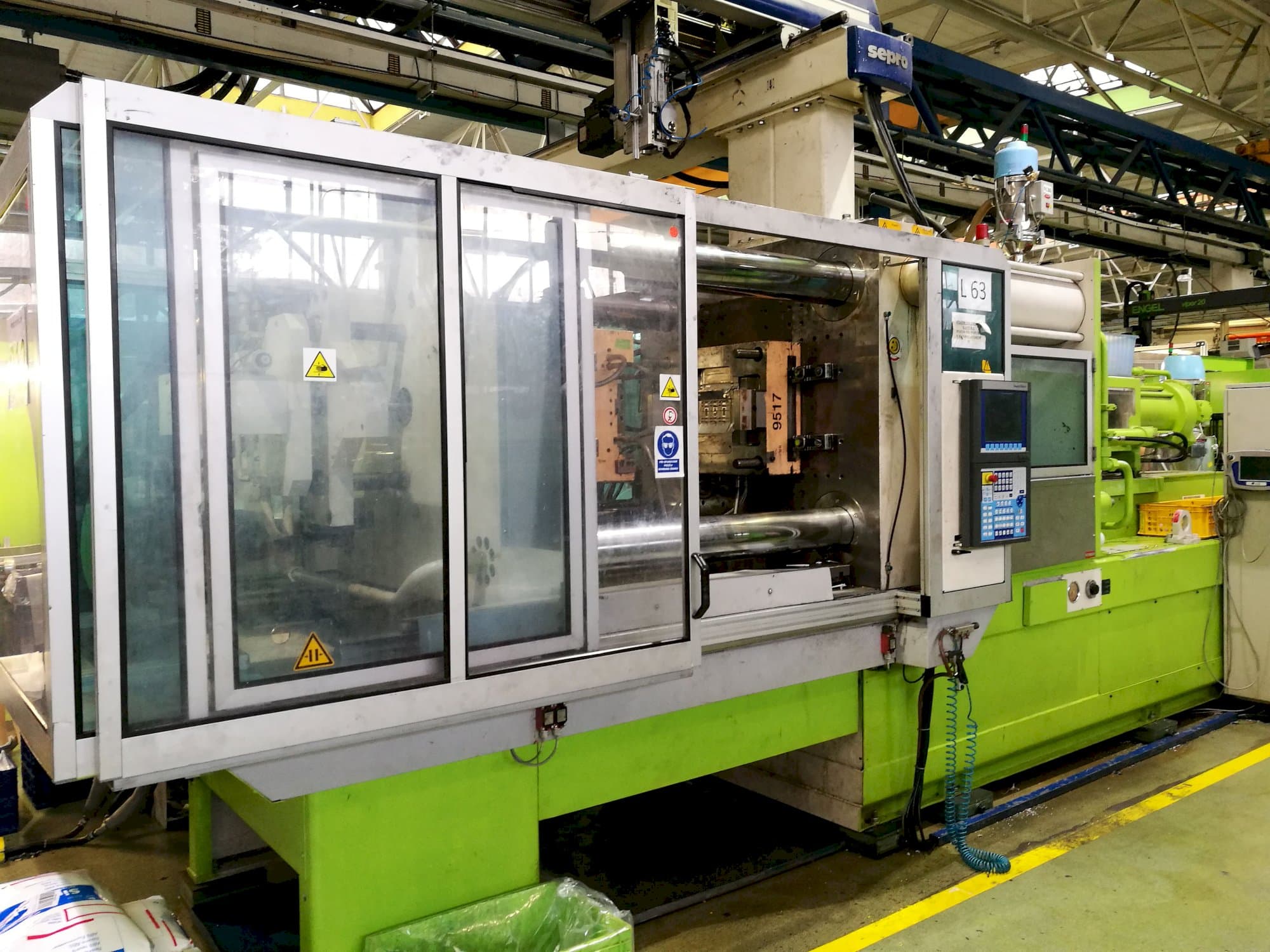 Makine  Krauss Maffei - Sol görünüm 420-1900 C2