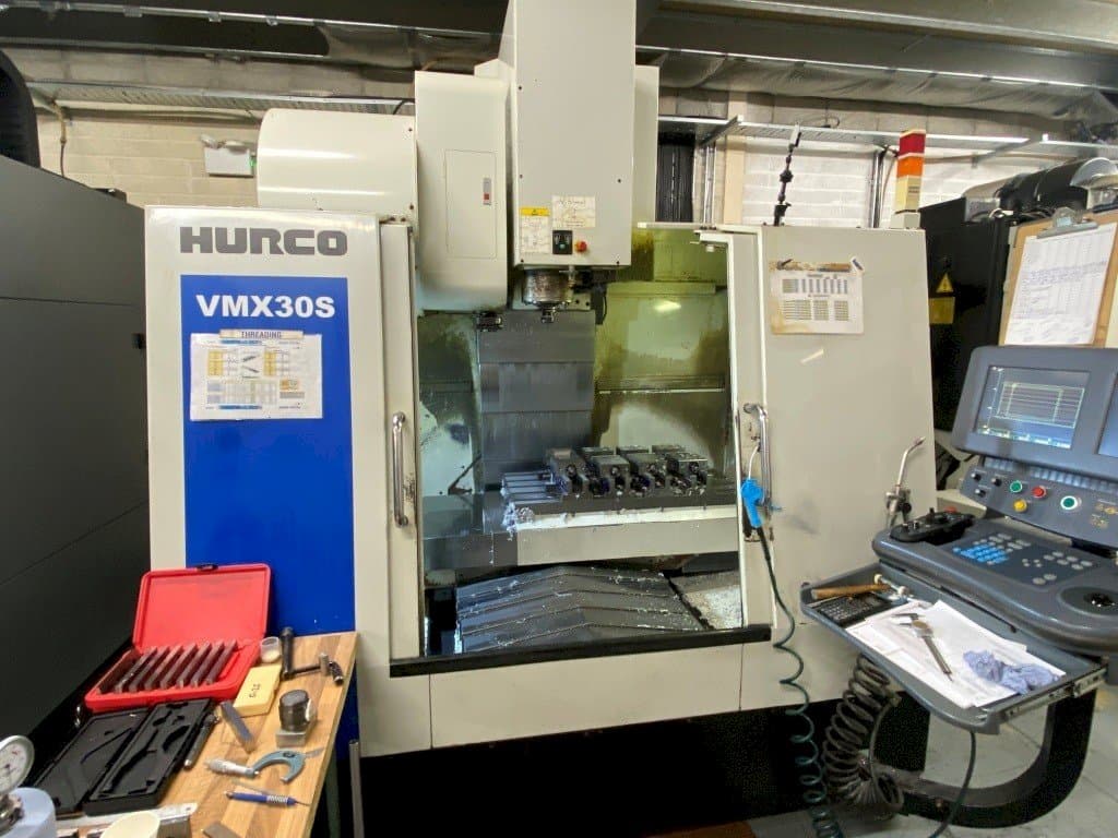 Makine  Hurco VMX30S - Önden görünüm