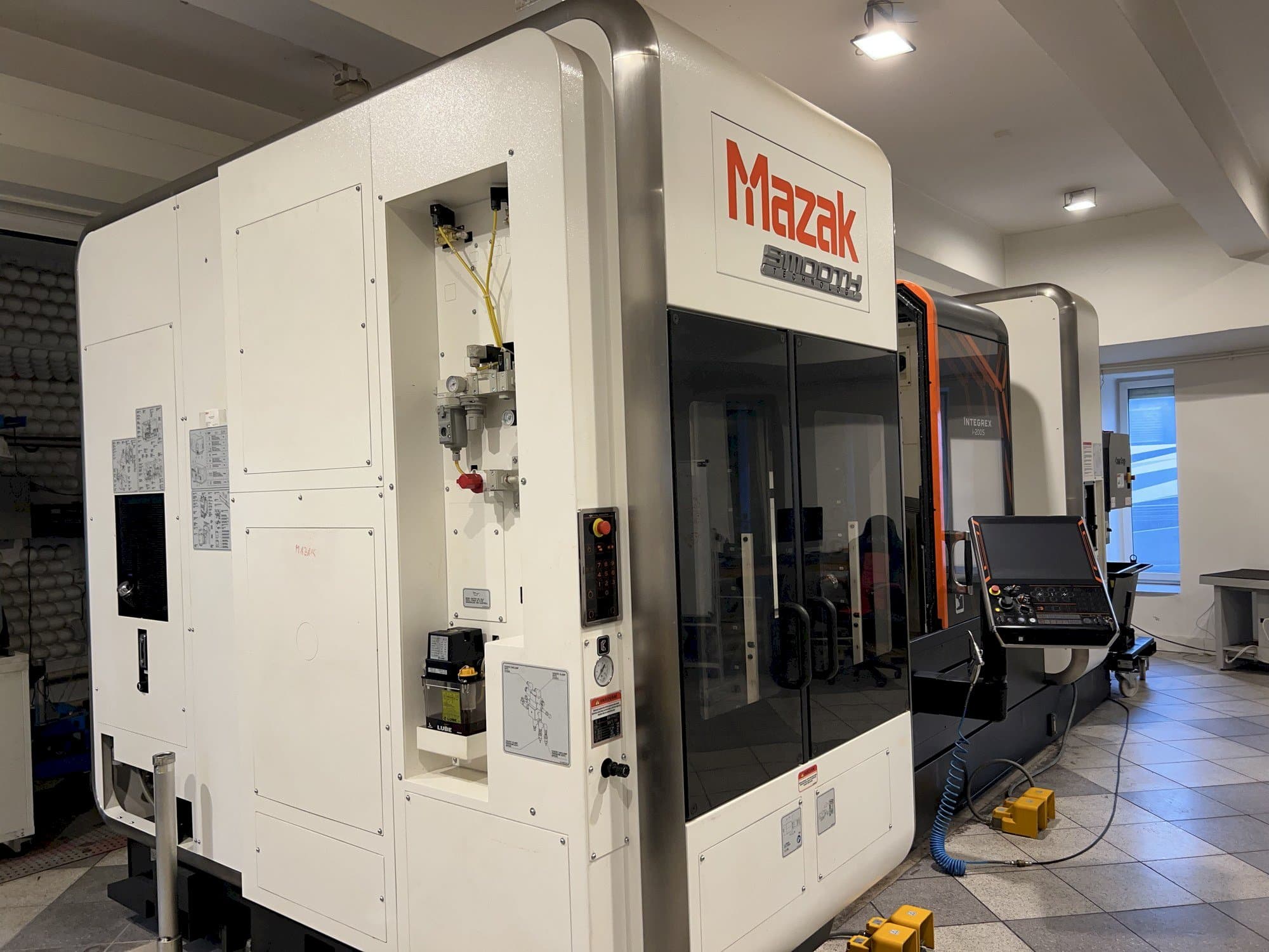 Makine  Mazak Integrex i-200S - Önden görünüm