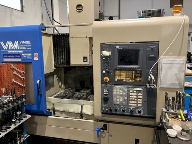 Makine  HITACHI SEIKI VM40 - Önden görünüm