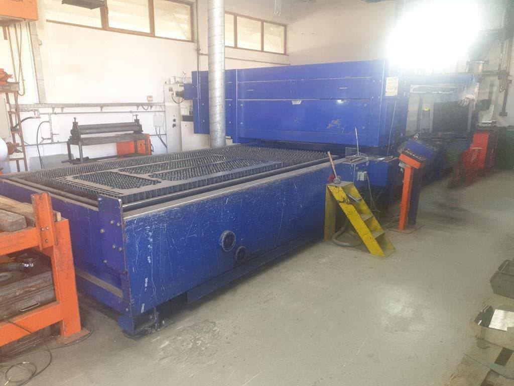 Makine Bystronic ByStar 3015 - Önden görünüm