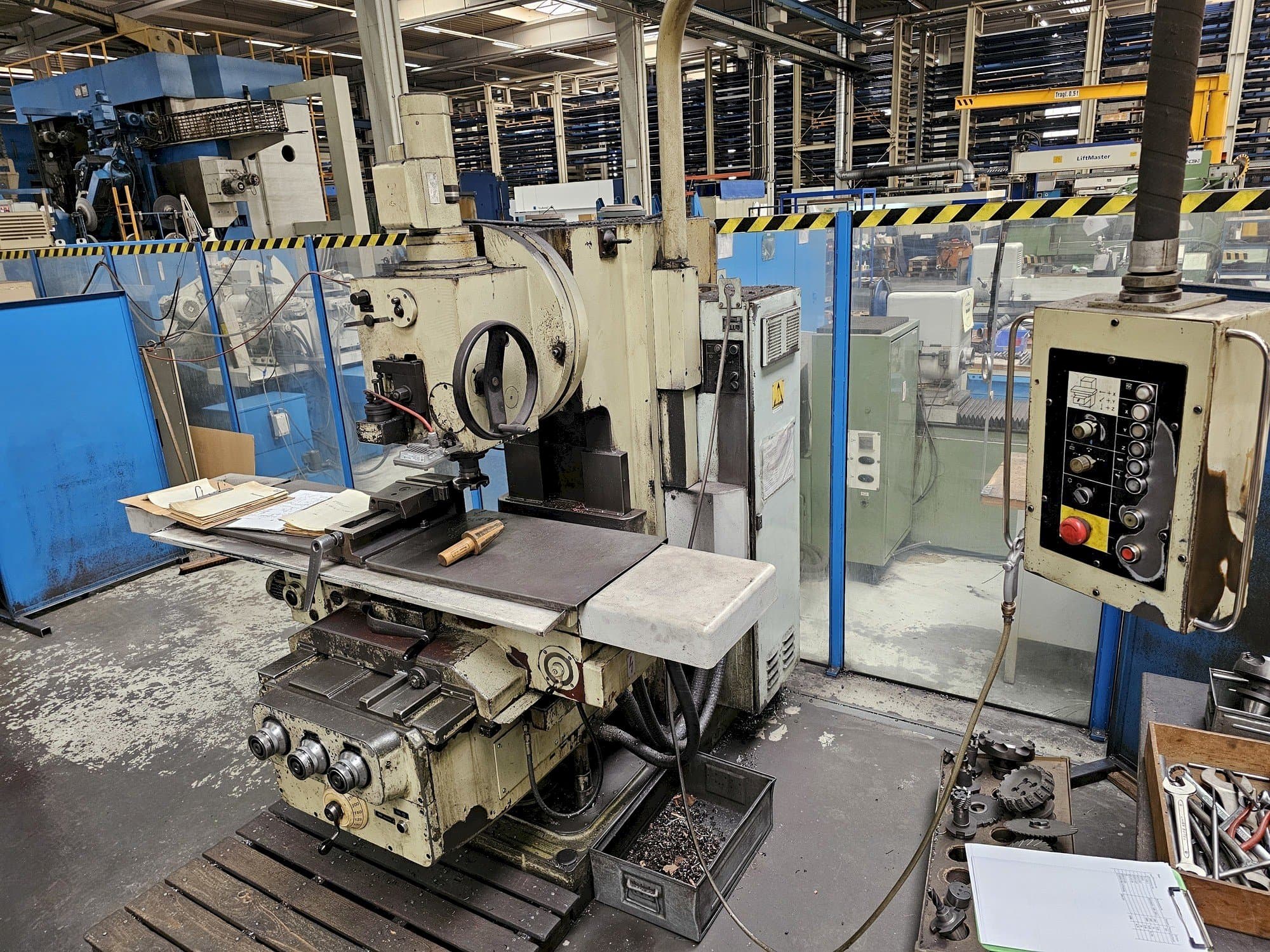 Makine  VEB FSS 400/E - Önden görünüm