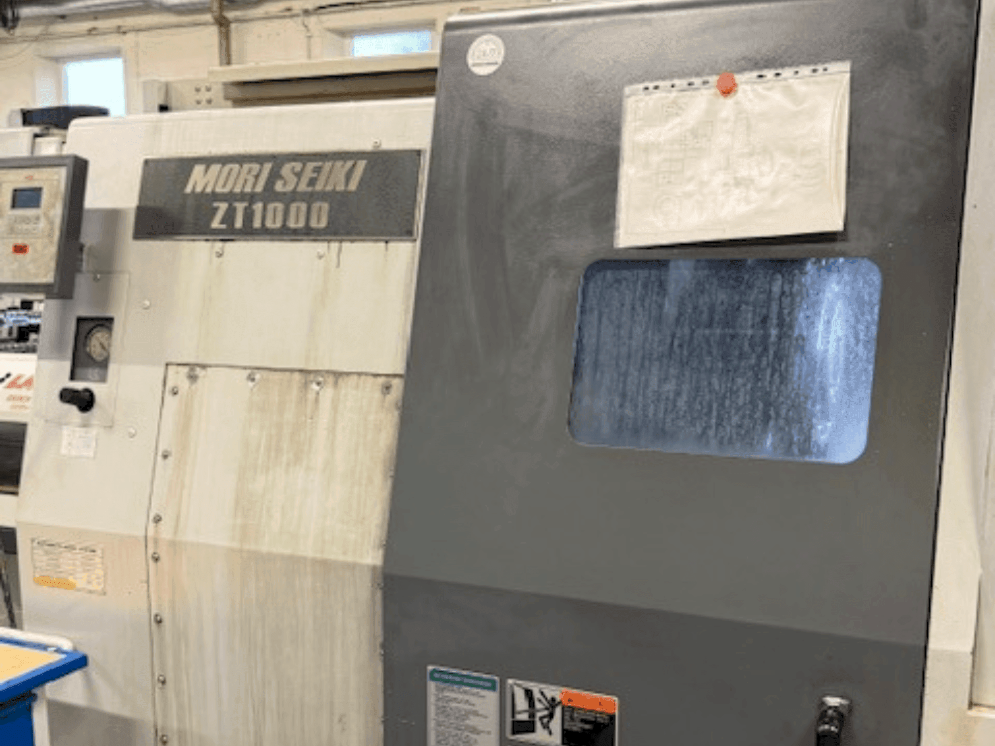 Makine  MORI SEIKI ZT1000Y - Önden görünüm