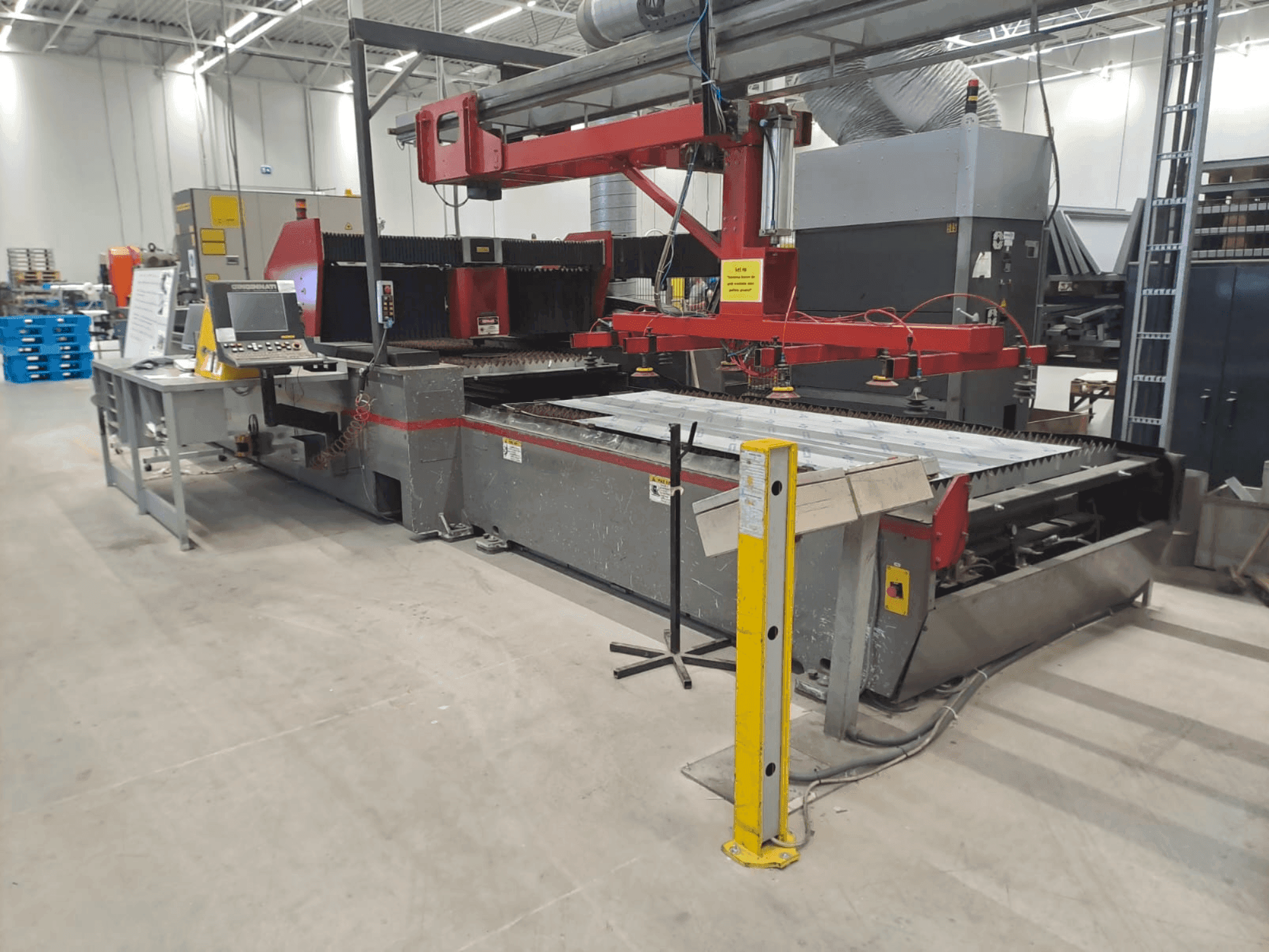 Makine  Cincinnati CL-800 5 x 10 - Önden görünüm
