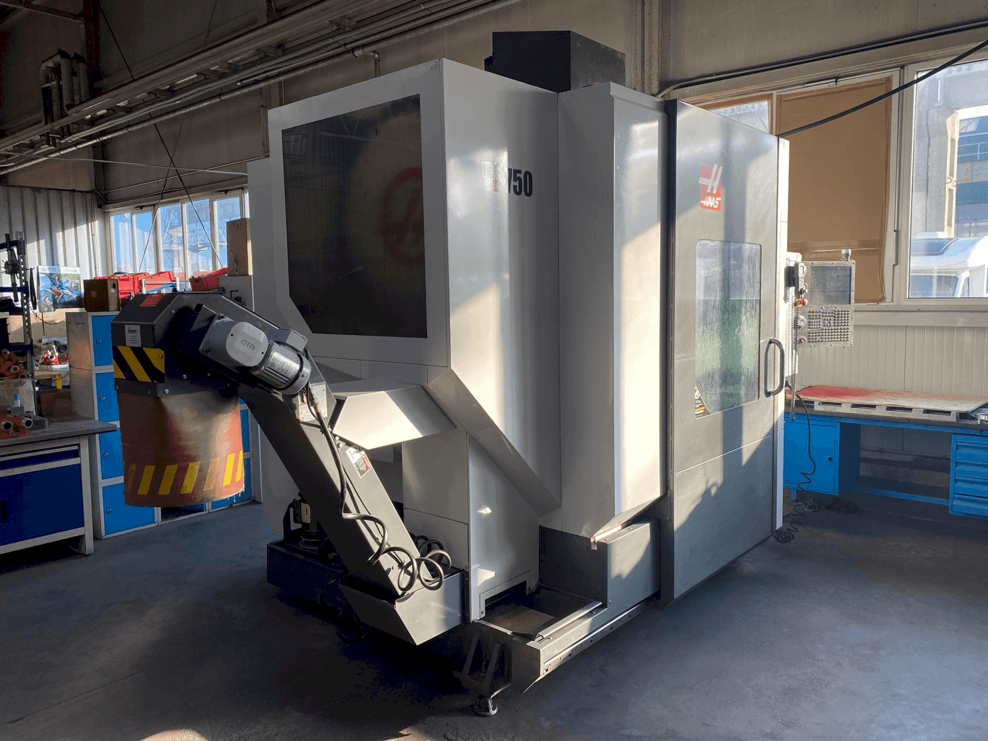 Makine  HAAS UMC-750 - Önden görünüm
