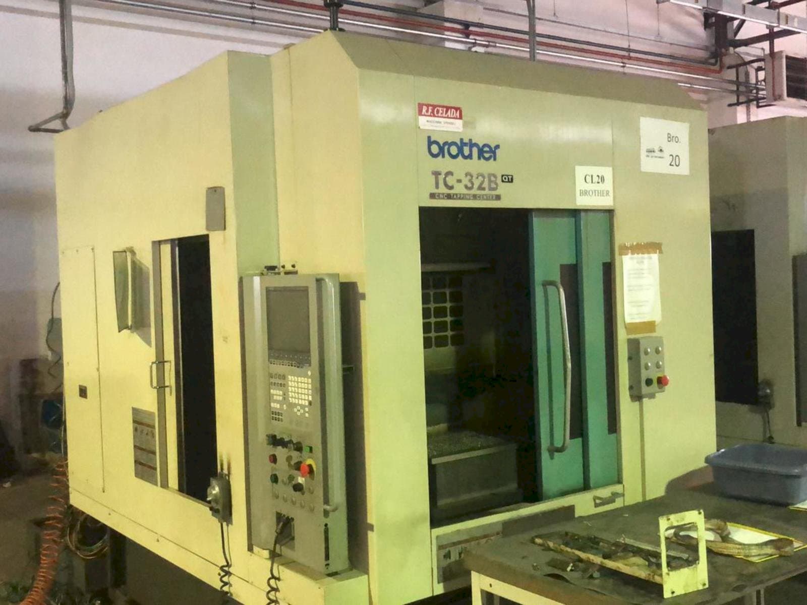 Makine  Brother TC 32B - Önden görünüm