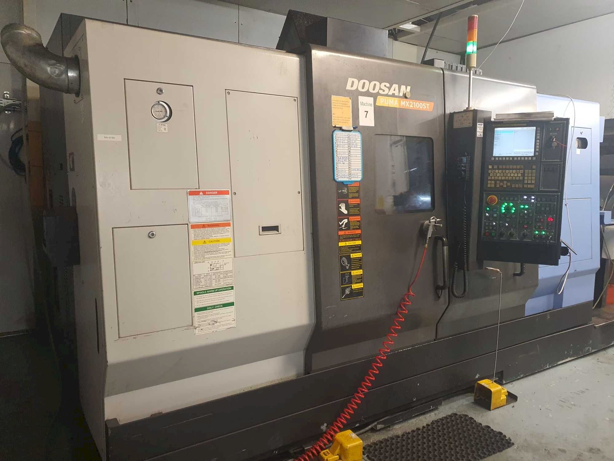 Makine  Doosan Puma MX2100ST - Önden görünüm