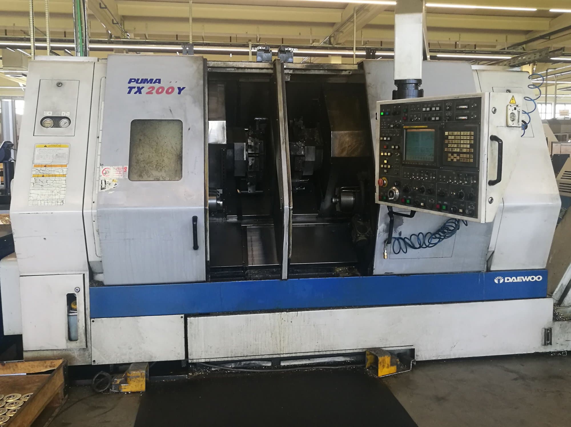 Makine  DAEWOO - Önden görünüm PUMA TX20Y