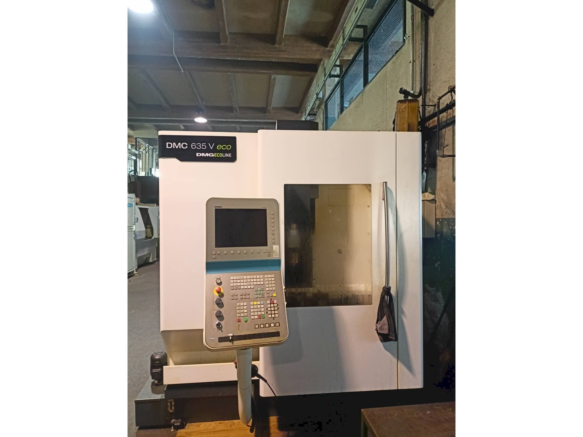 Makine  DMG DMC 635V Ecoline - Önden görünüm