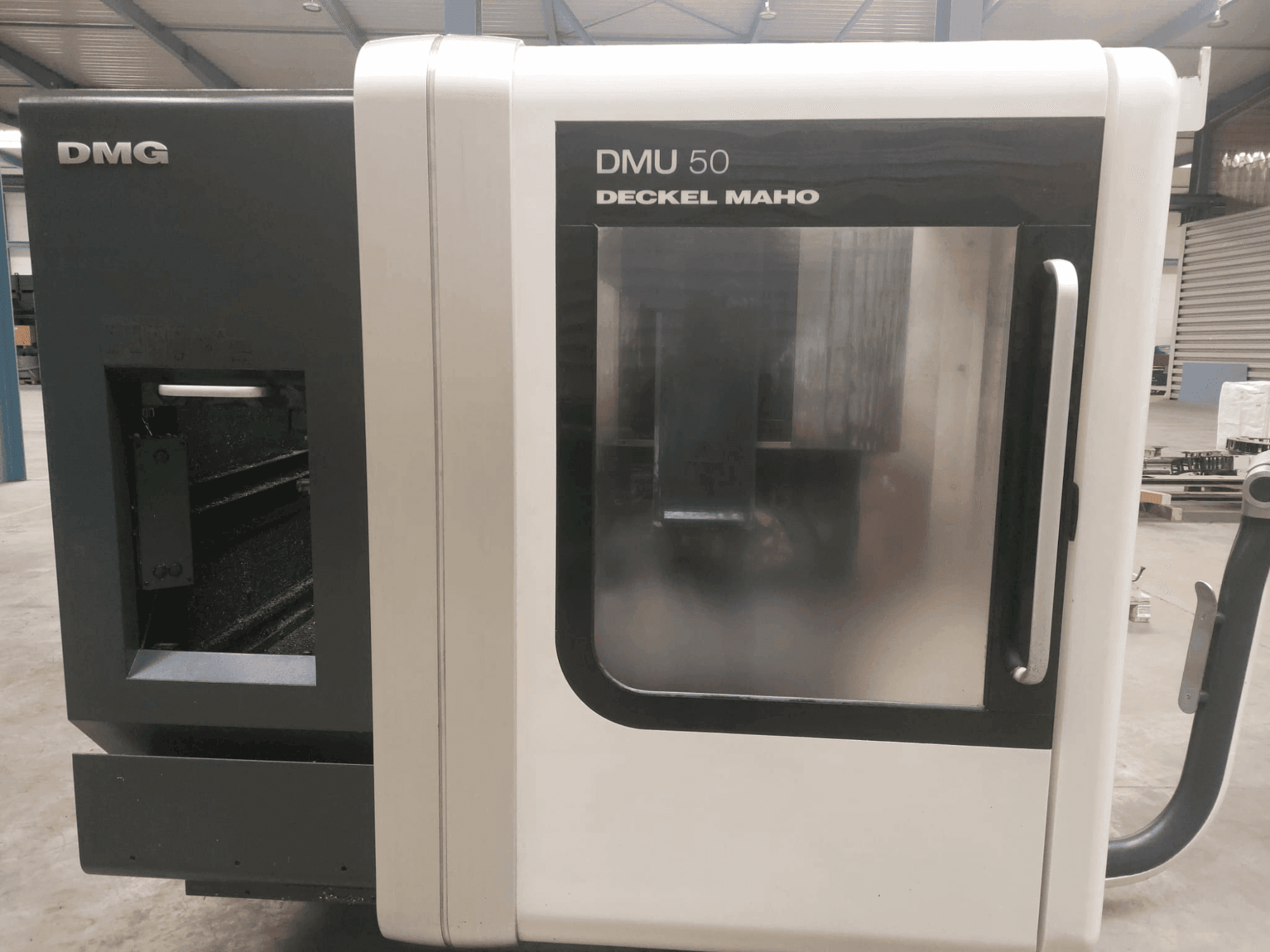 Makine  DMG DECKEL MAHO DMU 50 - Önden görünüm