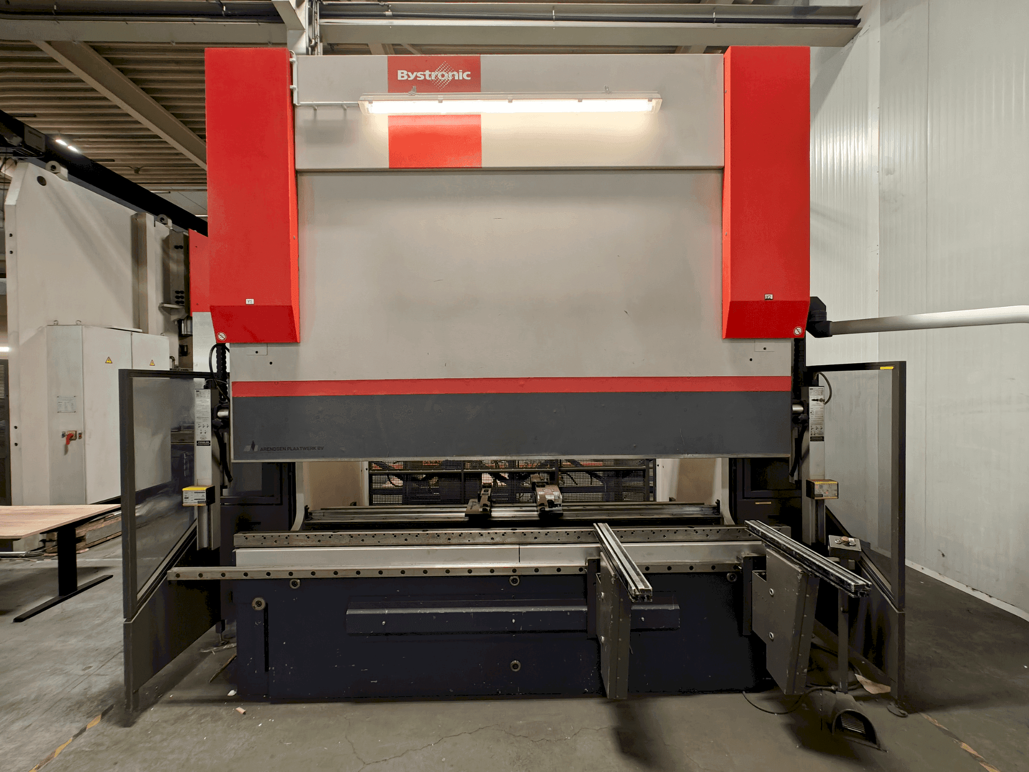 Makine  Bystronic Xpert100x3100 - Önden görünüm
