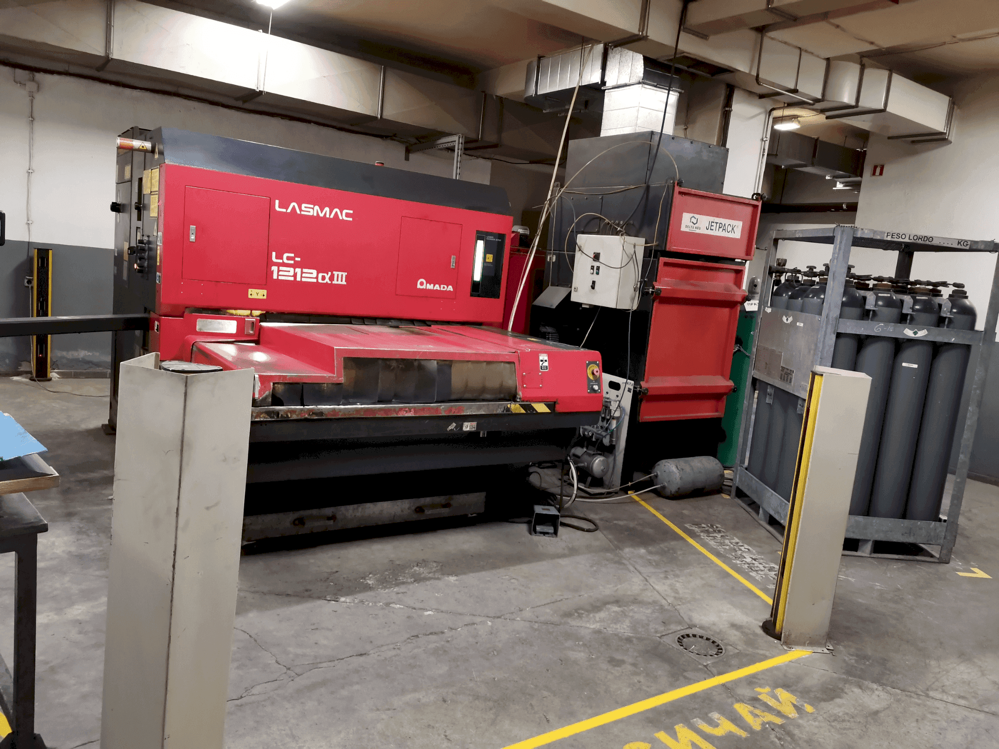 Makine  AMADA LC 12-12 αIII - Önden görünüm