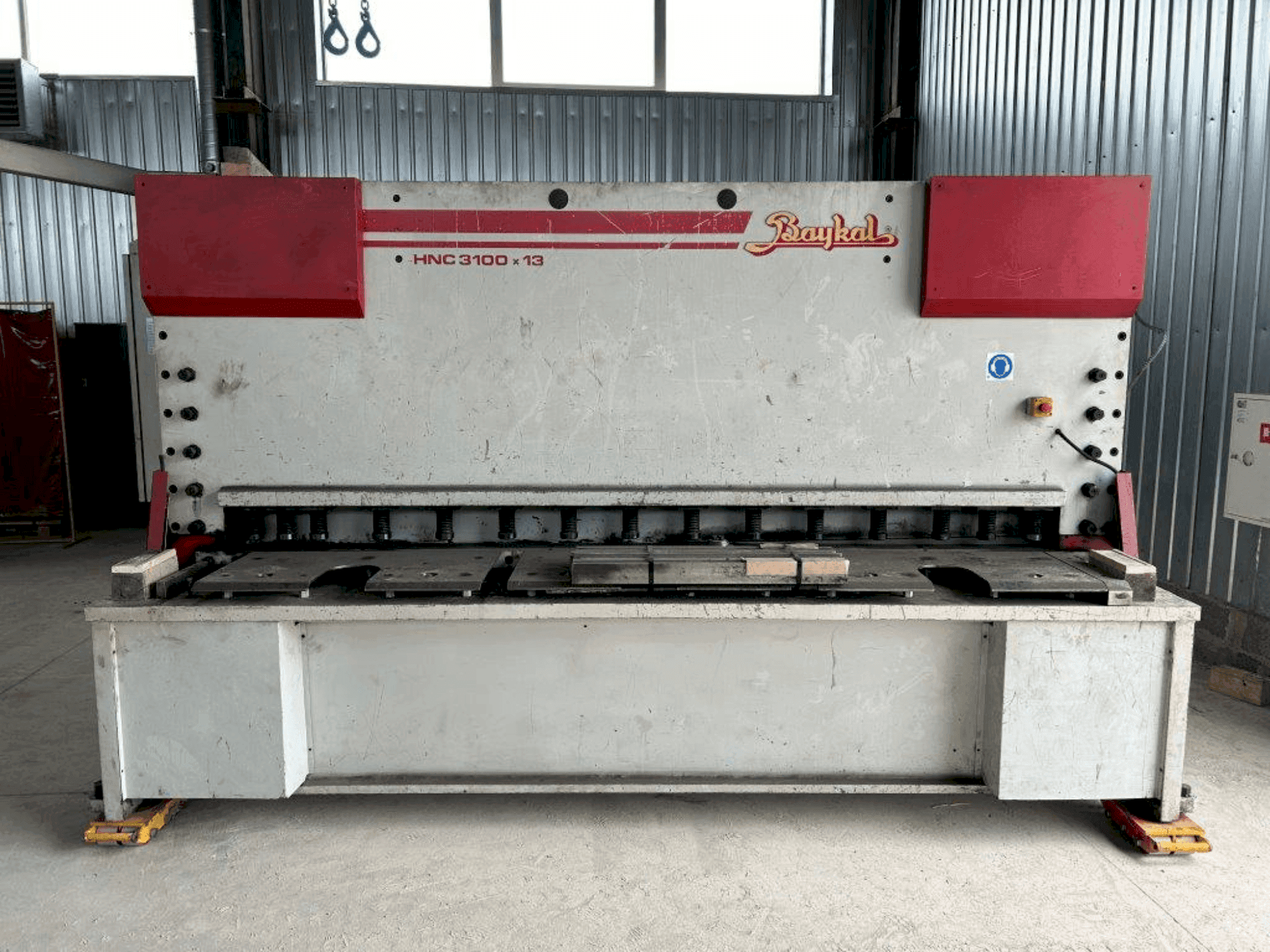 Makine  Baykal HNC 3100x13 - Önden görünüm