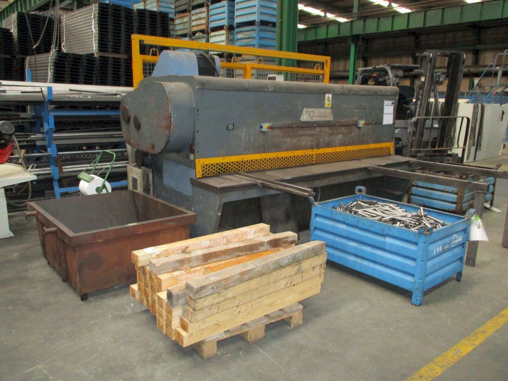 Makine  Taci AC-10/30 - Önden görünüm