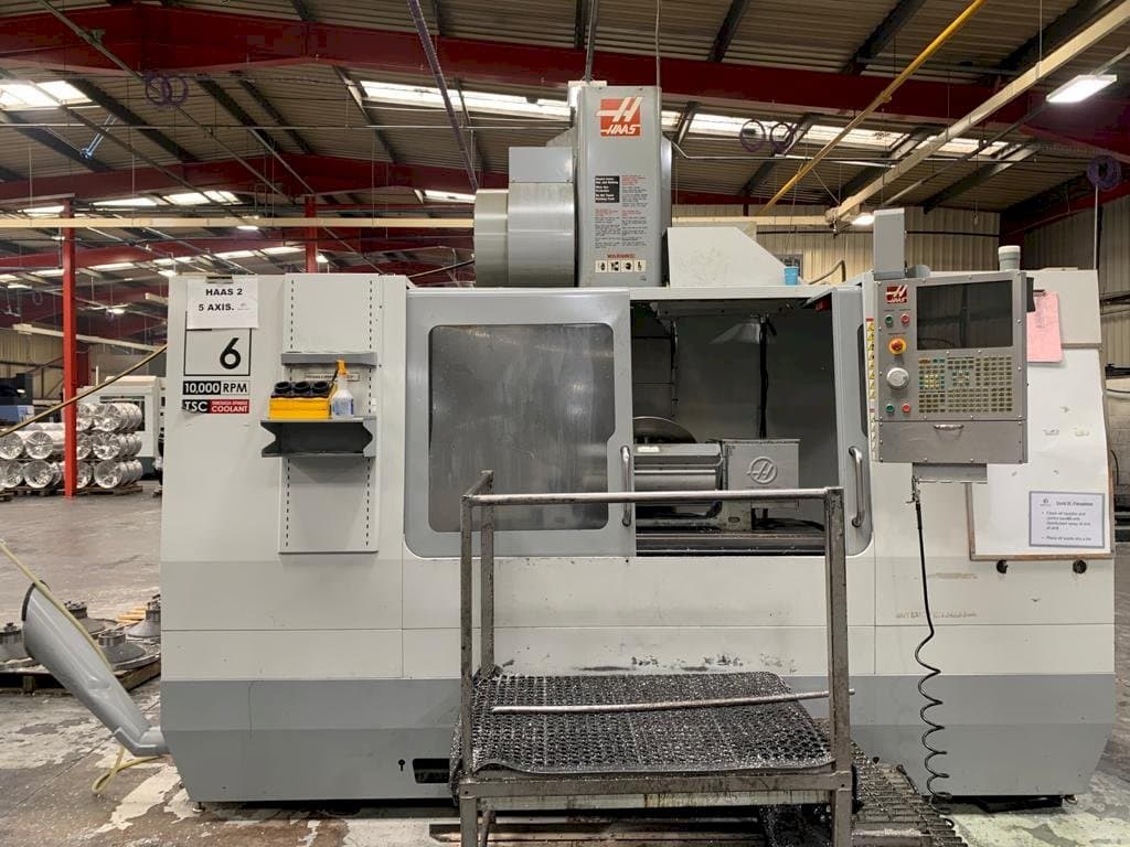 Makine  HAAS VF-6/40 - Önden görünüm