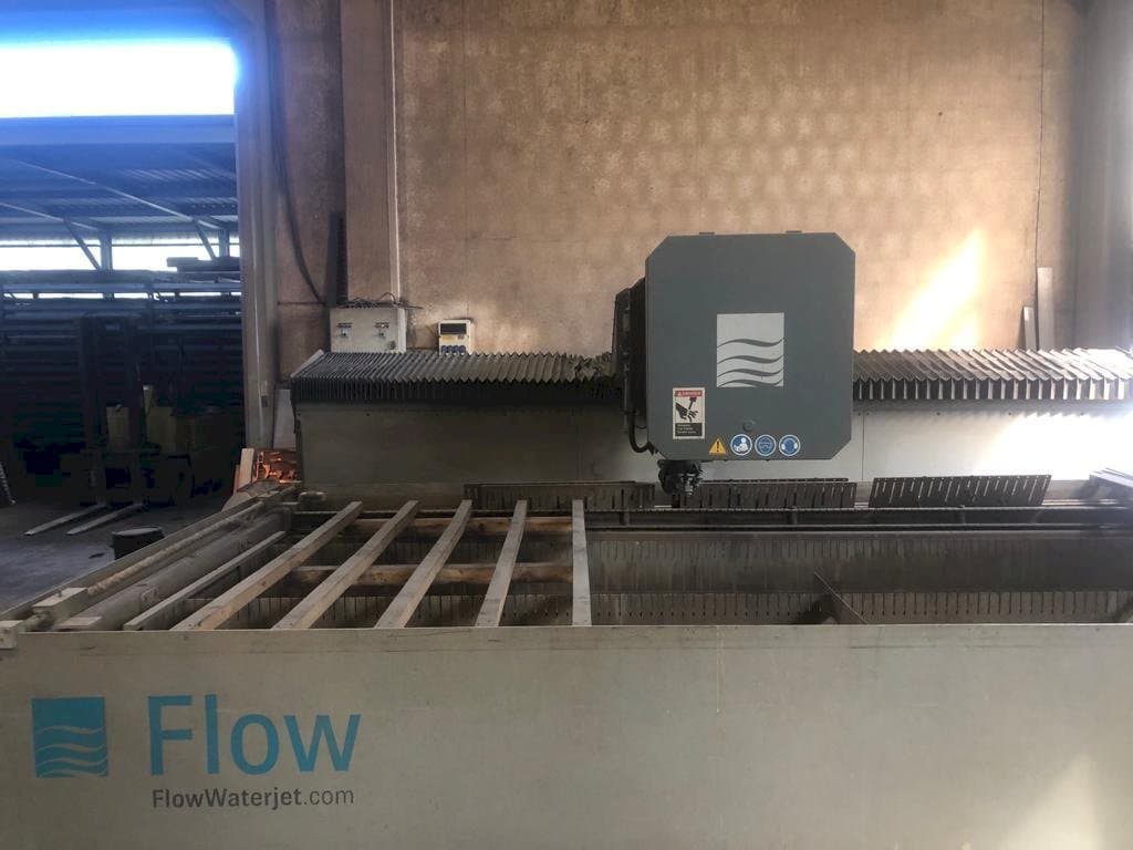 Makine  Flow Mach 4 3D - Önden görünüm