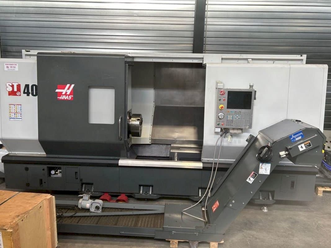 Makine  HAAS ST-40 - Önden görünüm