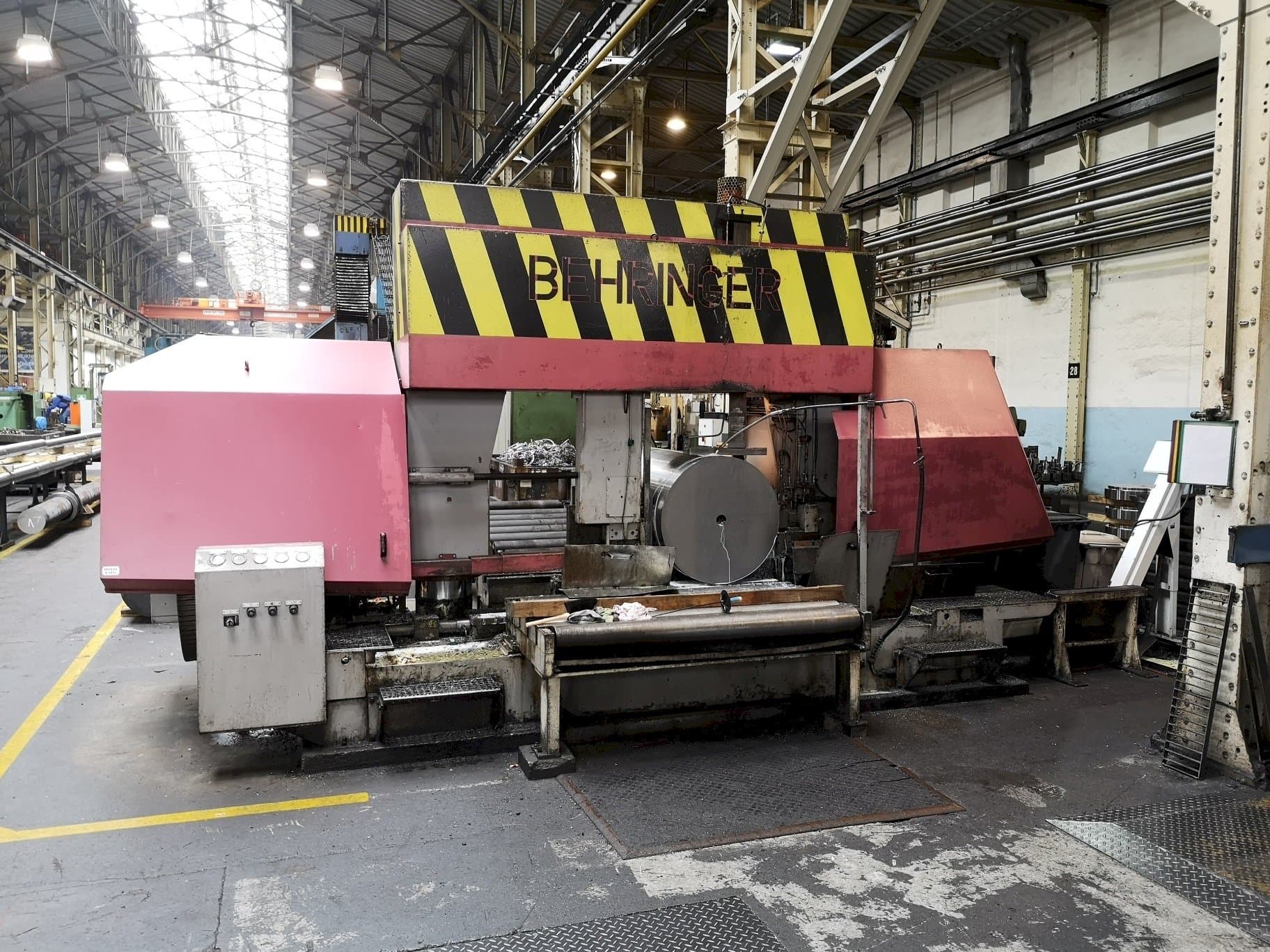 Makine Behringer HBP1080/1700 A/CNC - Önden görünüm