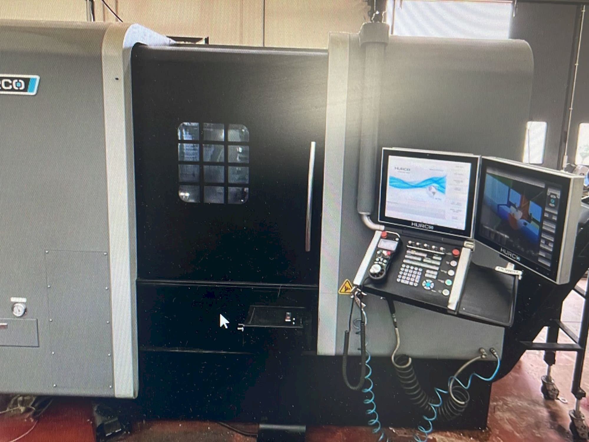 Makine  Hurco TMX8MYSi - Önden görünüm