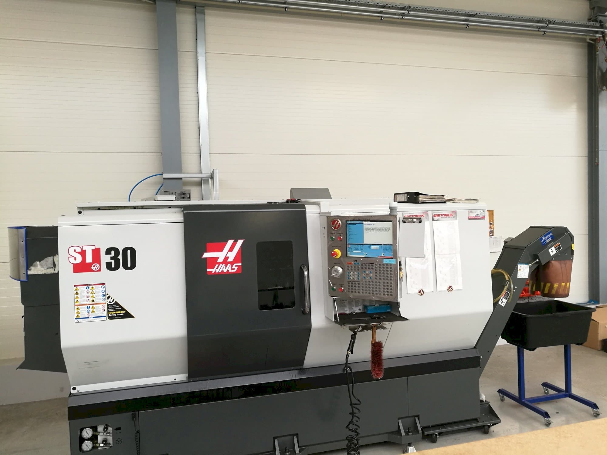 Makine  HAAS ST-30 - Önden görünüm