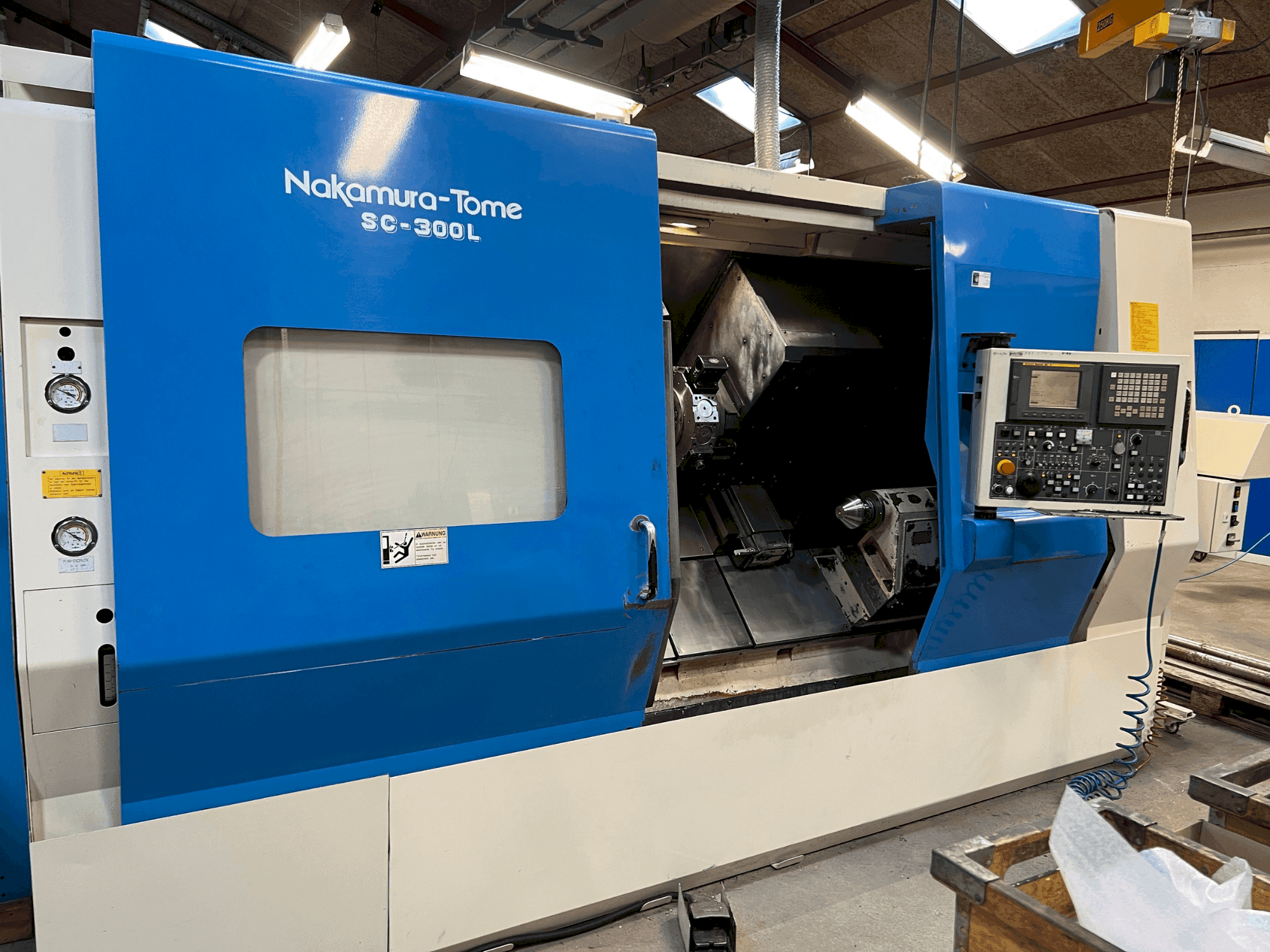 Makine  NAKAMURA SL 300LY - Önden görünüm