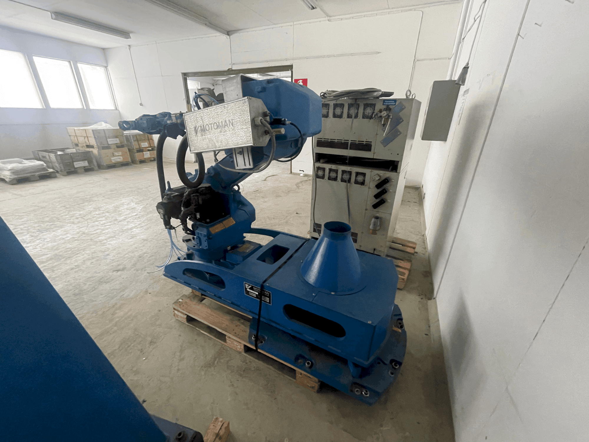 Makine  MOTOMAN VST 600 SX - Önden görünüm