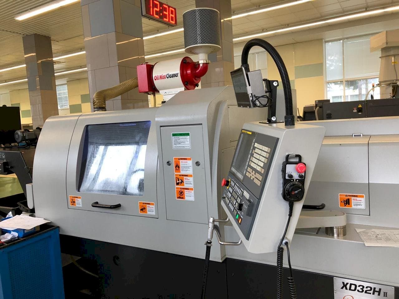 Makine  Hanwha XD32H II - Önden görünüm