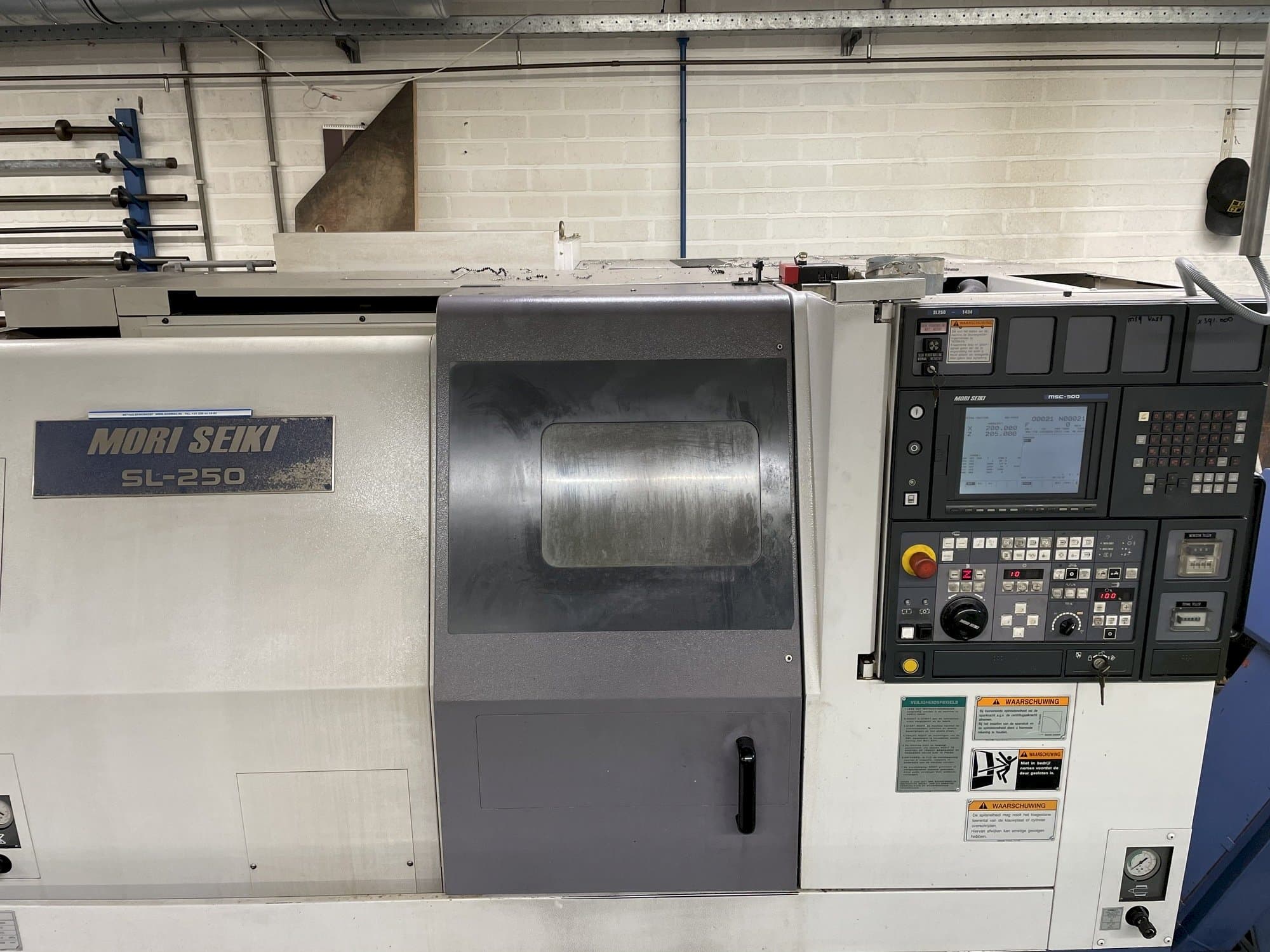 Makine  MORI SEIKI SL-250 - Önden görünüm