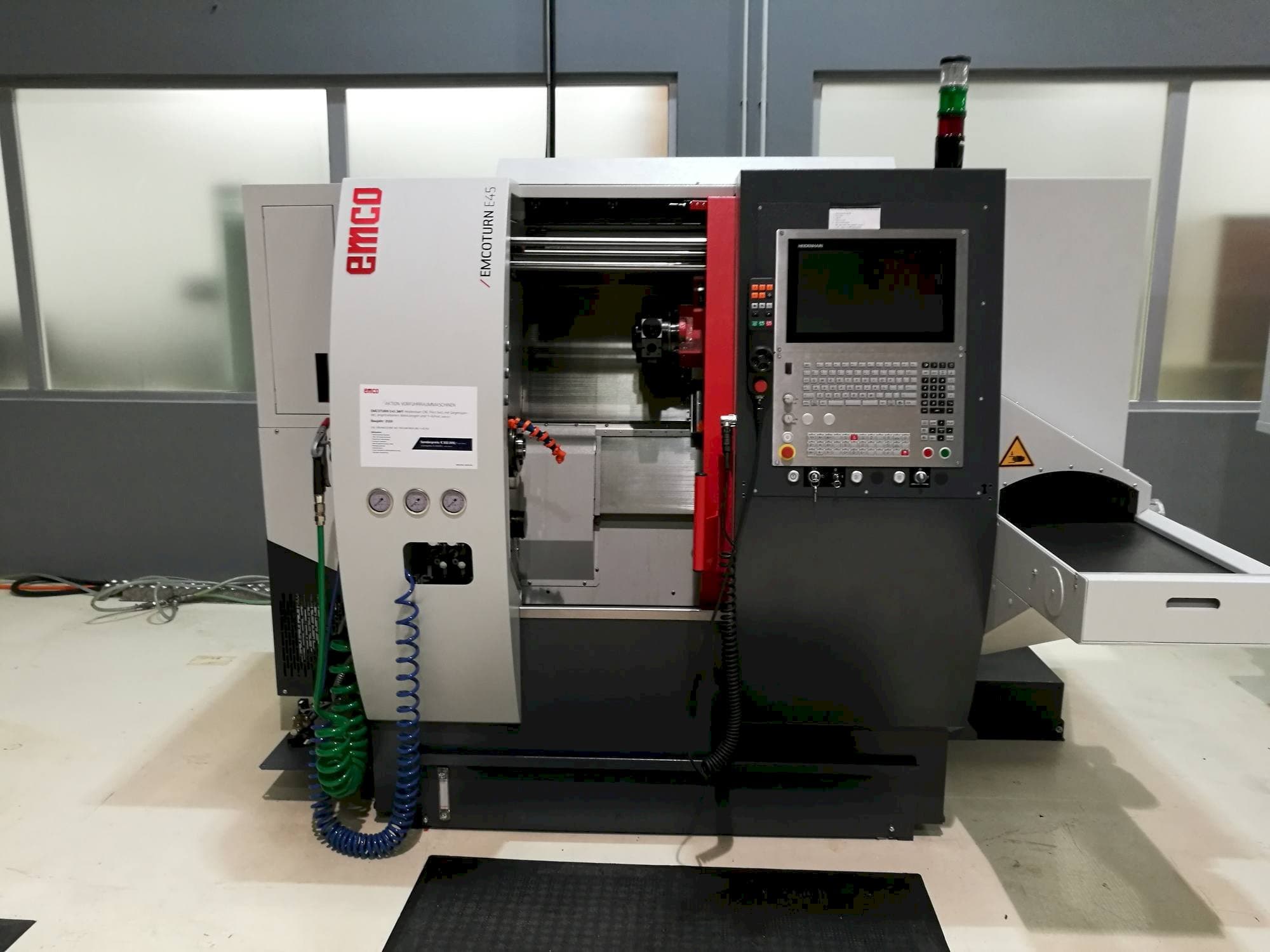 Makine  EMCO E45 SMY - Önden görünüm