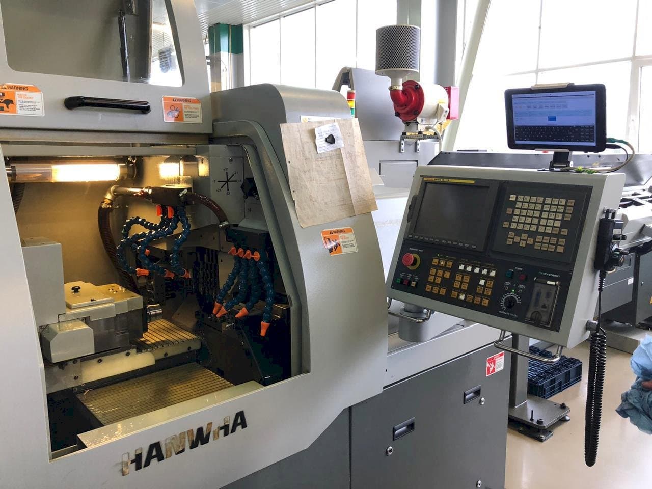 Makine  Hanwha XD20H - Önden görünüm